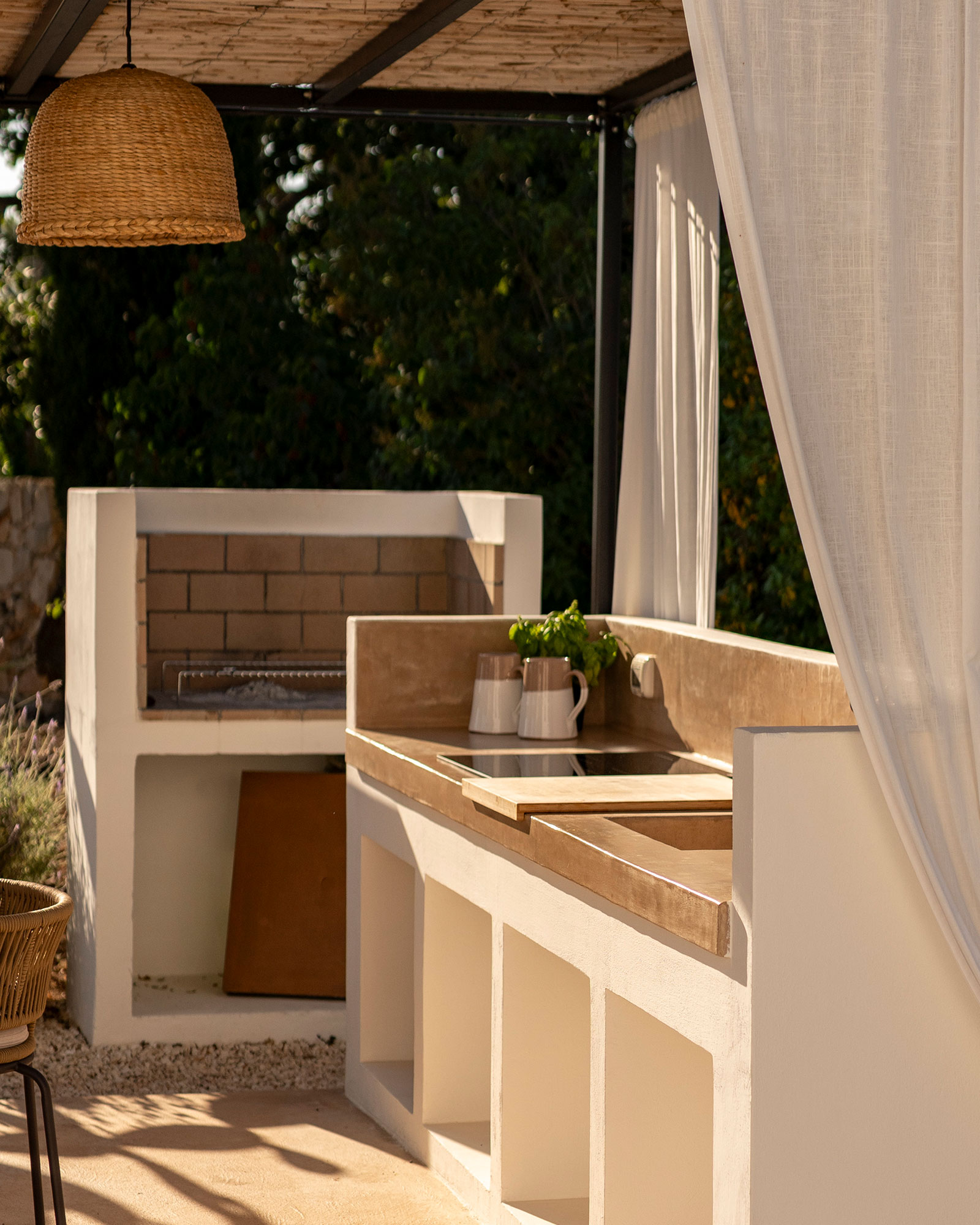 trulli-petramyrta_trullo_puglia-italy_exterior-kitchen.jpg