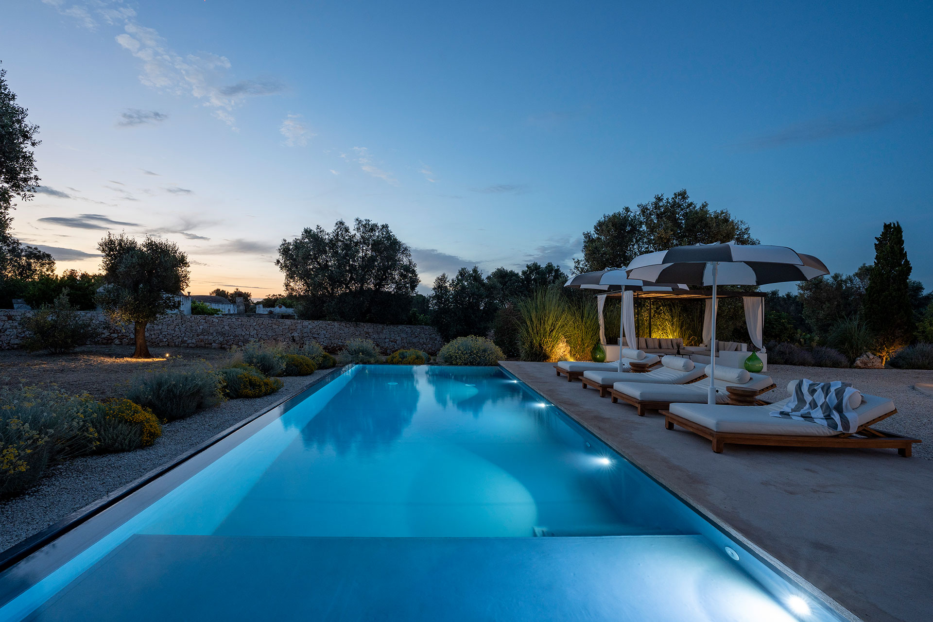 trulli-petramyrta_trullo_puglia-italy_exterior-pool-night.jpg