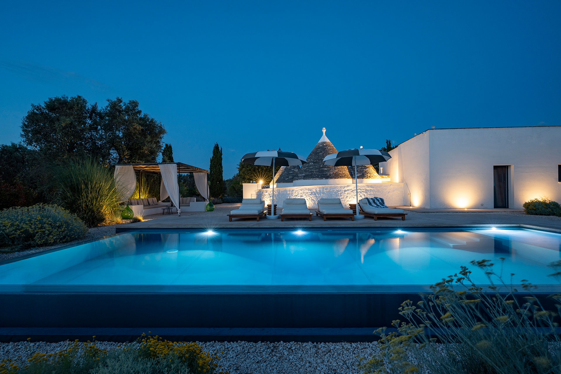 trulli-petramyrta_trullo_puglia-italy_exterior-pool-night-design.jpg
