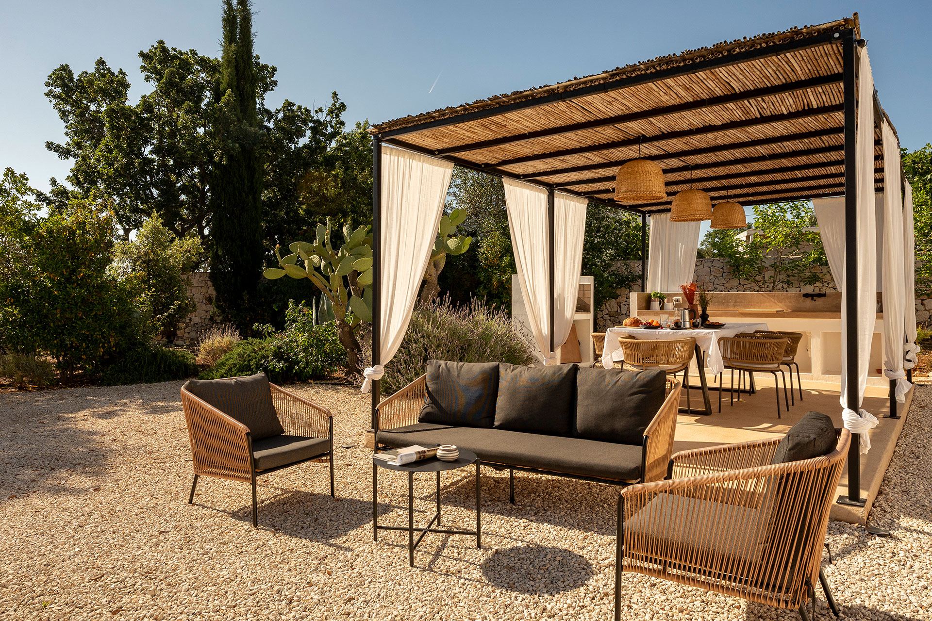 trulli-petramyrta_trullo_puglia-italy_exterior-seating.jpg