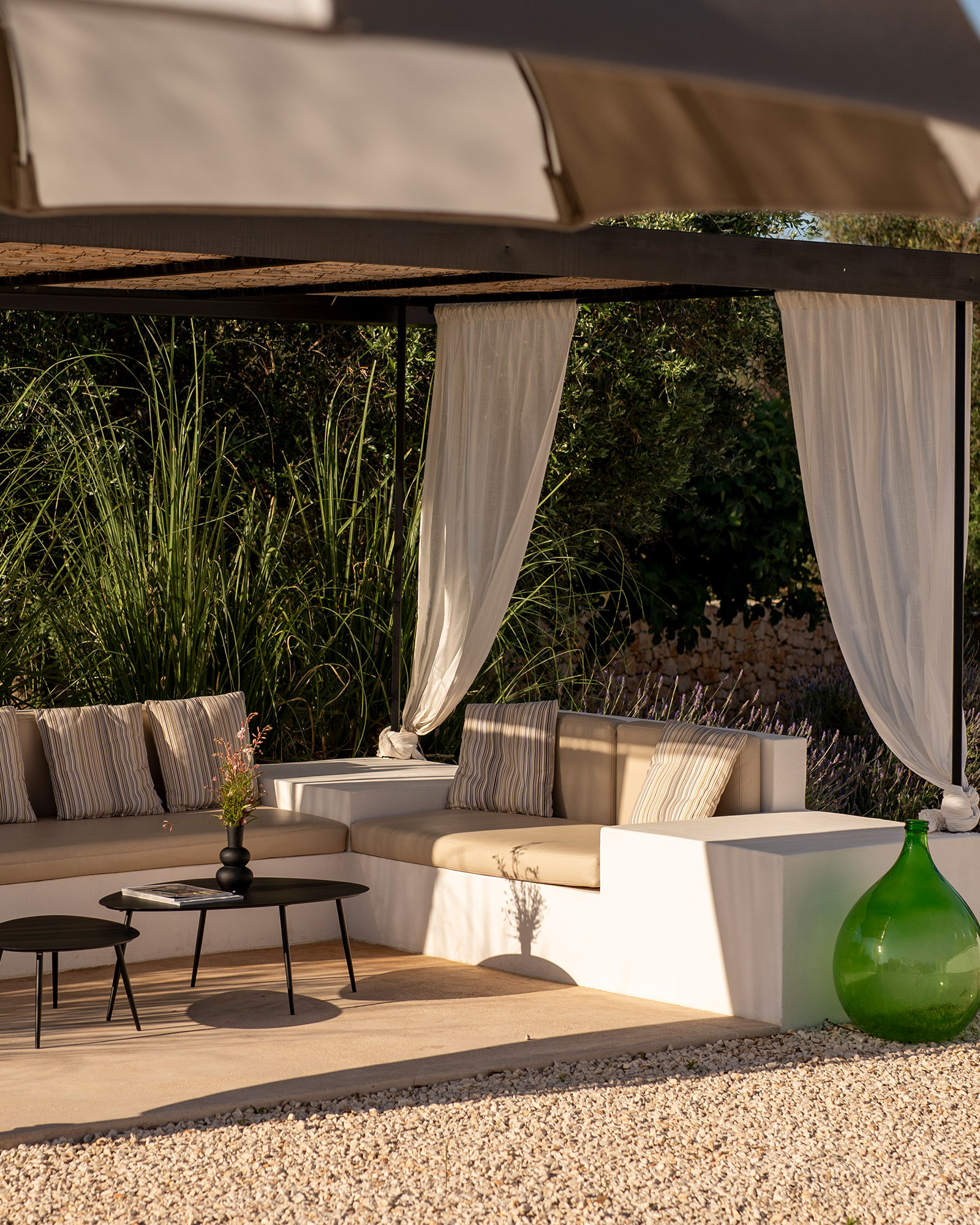 trulli-petramyrta_trullo_puglia-italy_exterior-seating-terrace.jpg