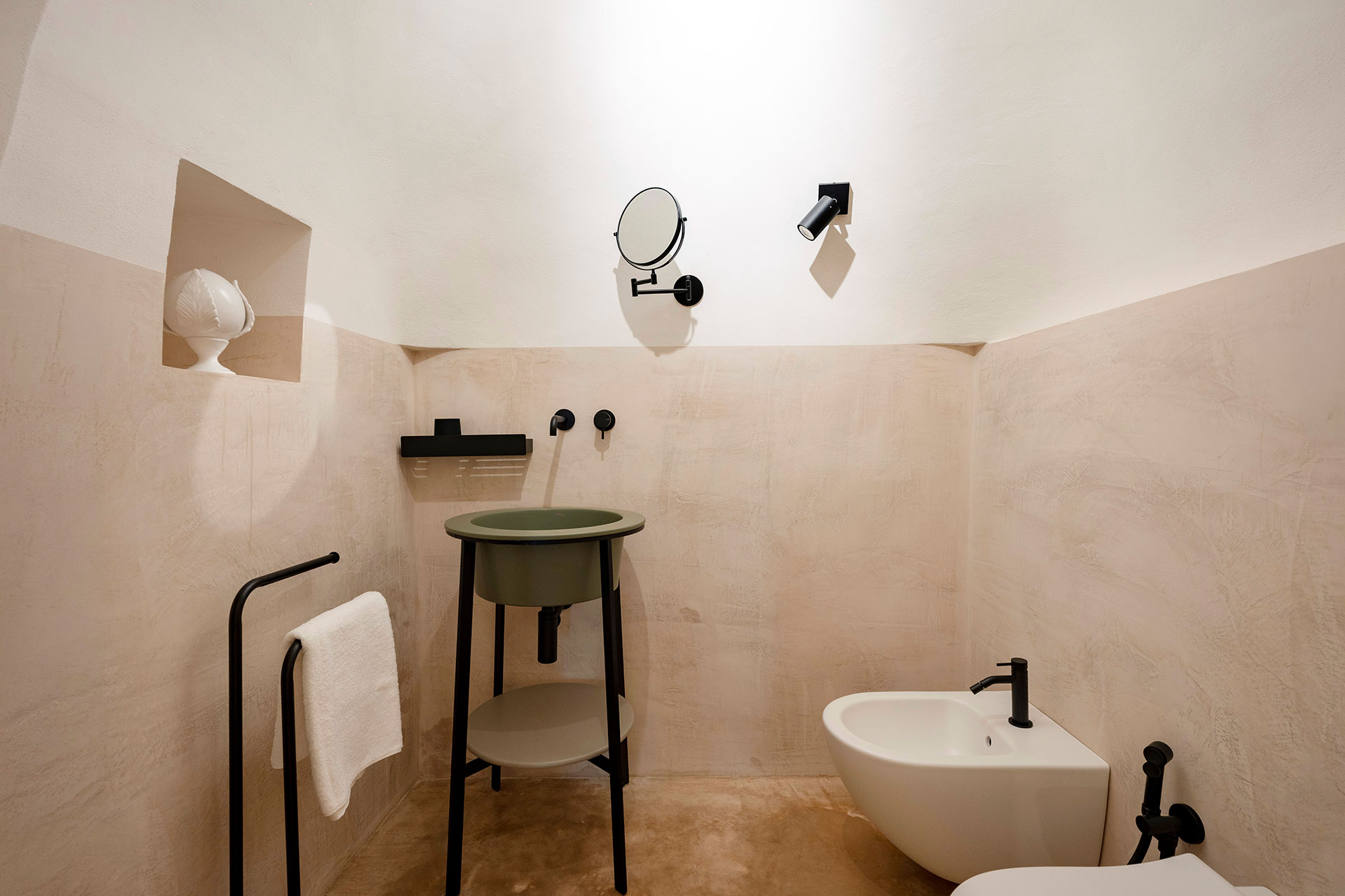trulli-petramyrta_trullo_puglia-italy_interior-bathroom.jpg