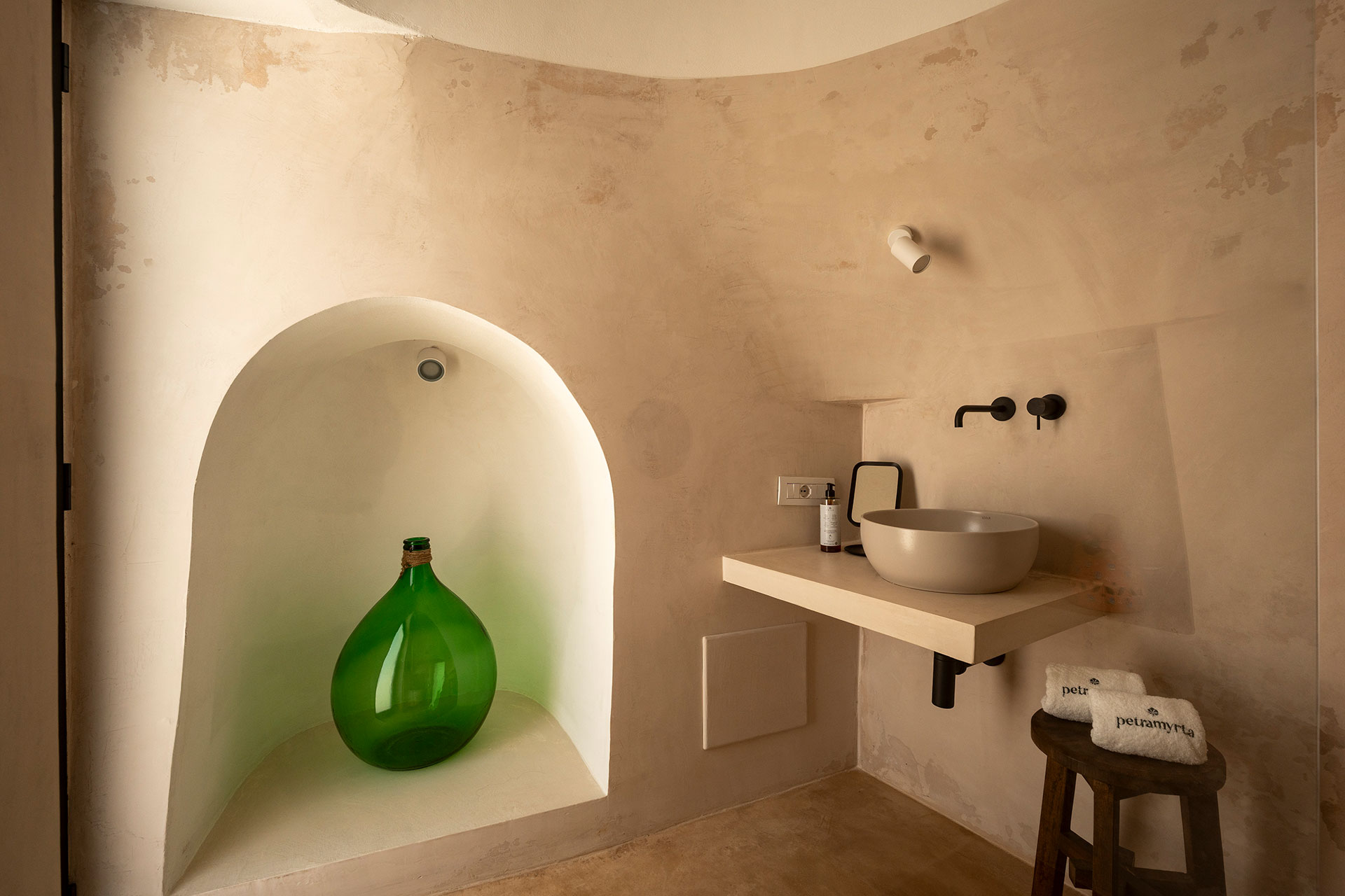 trulli-petramyrta_trullo_puglia-italy_interior-bathroom-detail.jpg