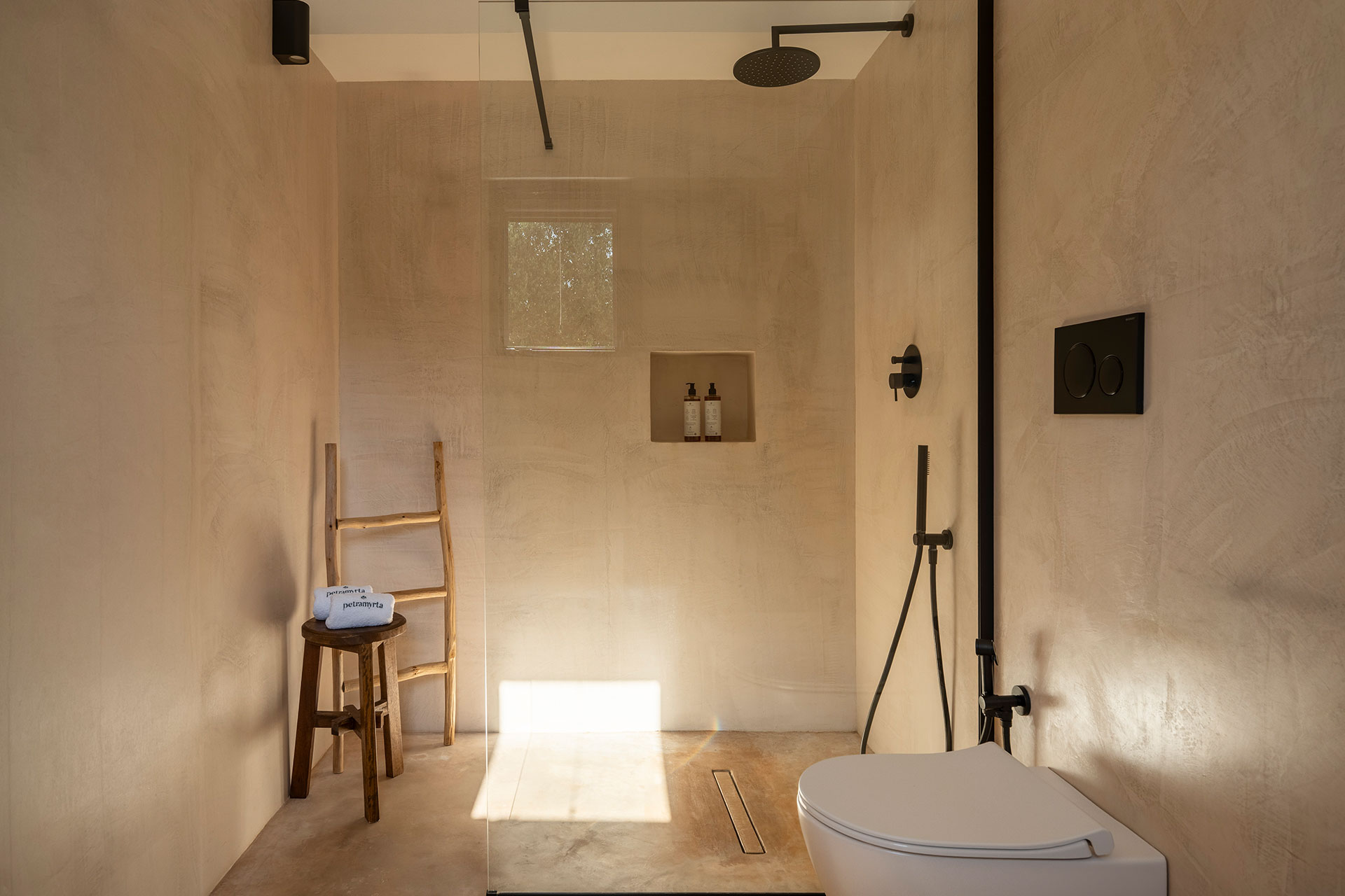 trulli-petramyrta_trullo_puglia-italy_interior-bathroom-shower.jpg