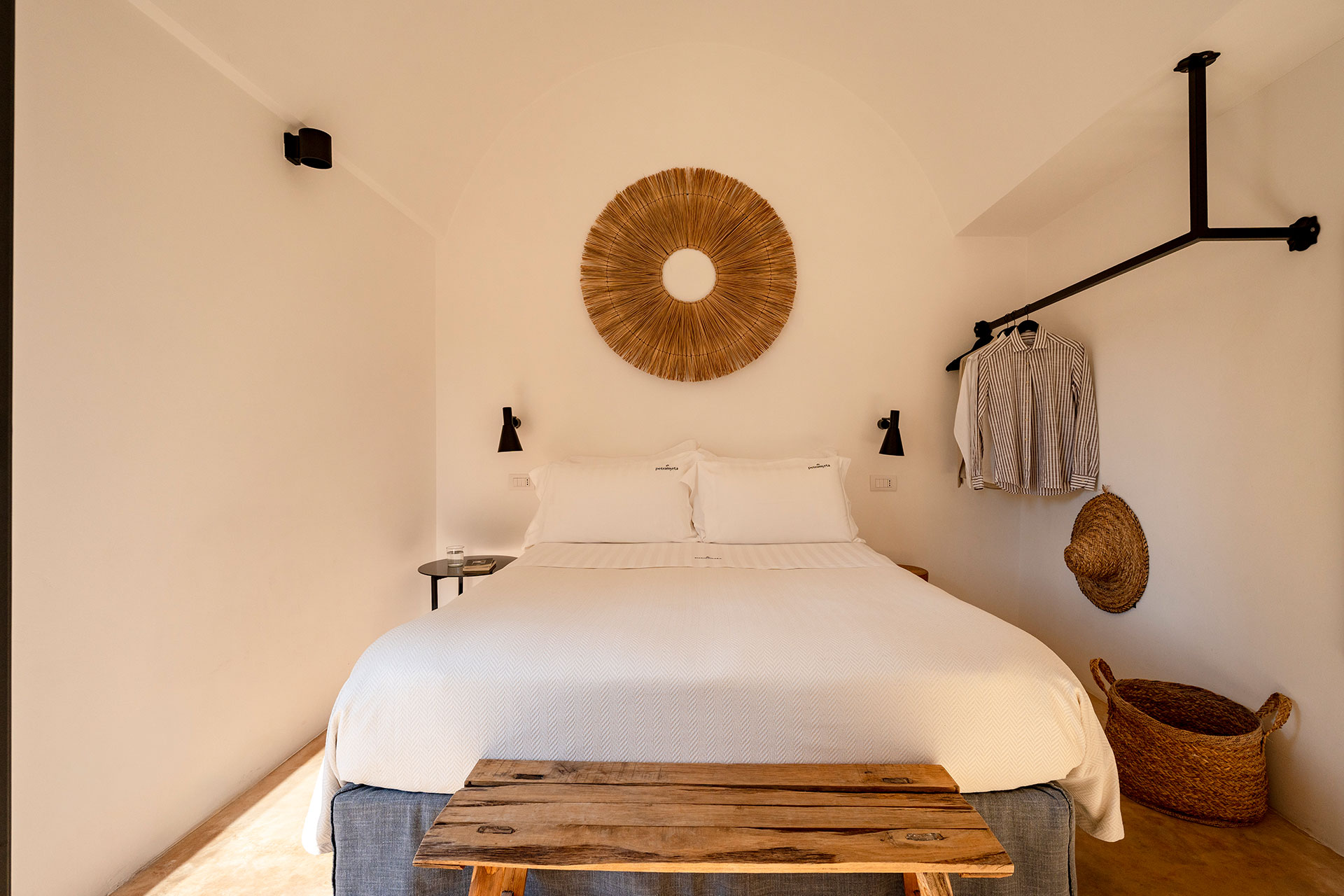 trulli-petramyrta_trullo_puglia-italy_interior-bed.jpg