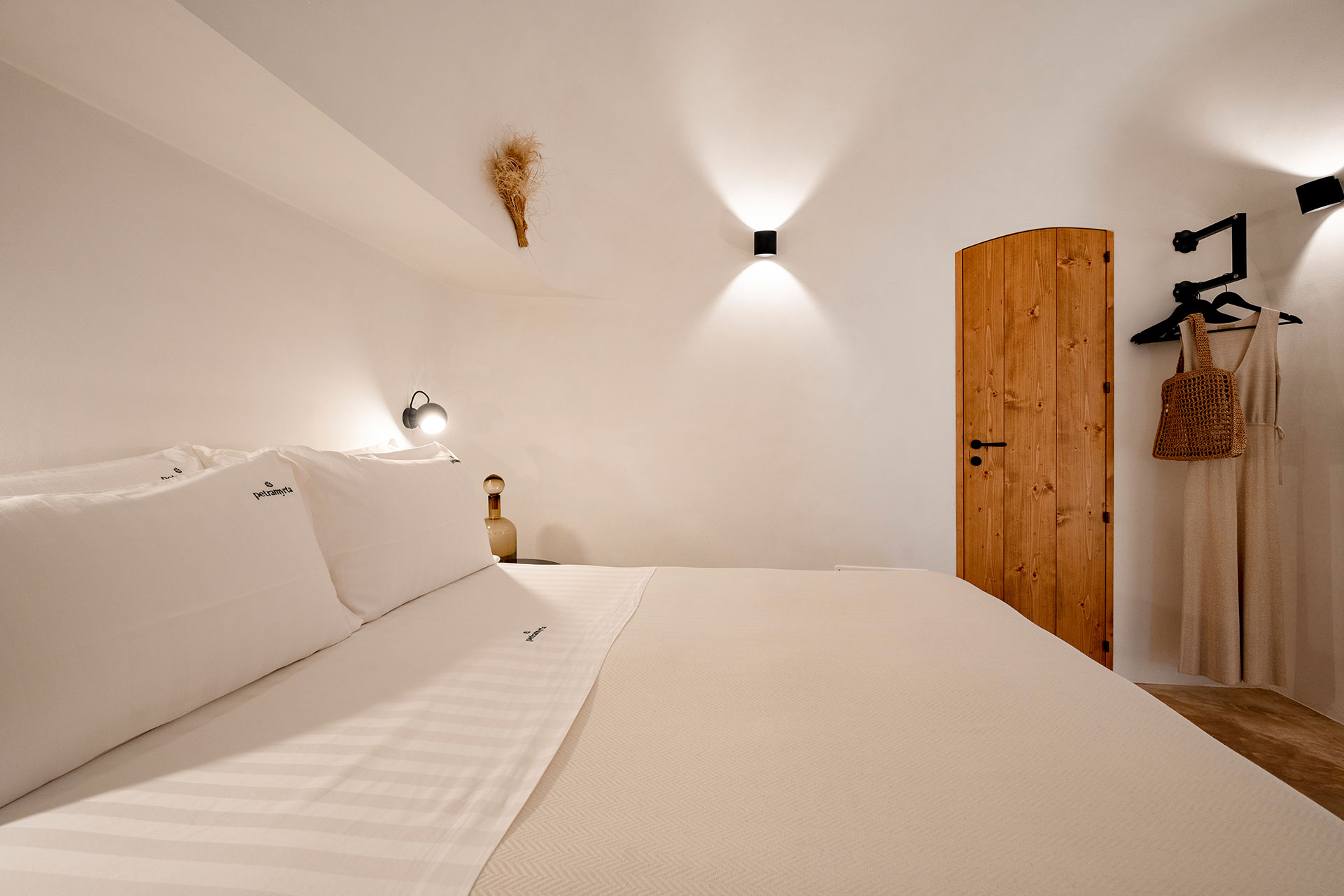 trulli-petramyrta_trullo_puglia-italy_interior-bed-room.jpg