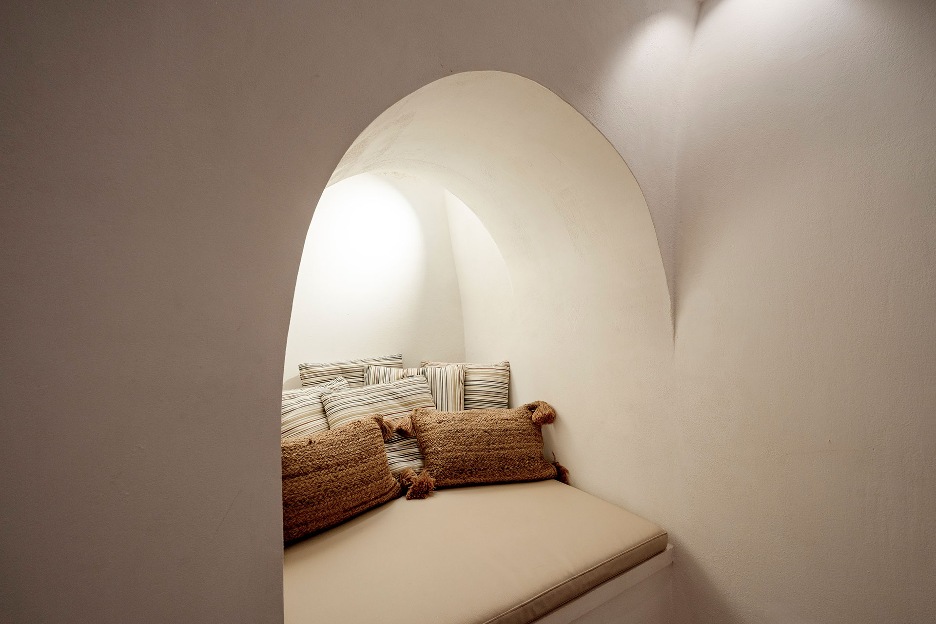 trulli-petramyrta_trullo_puglia-italy_interior-bedroom-detail.jpg