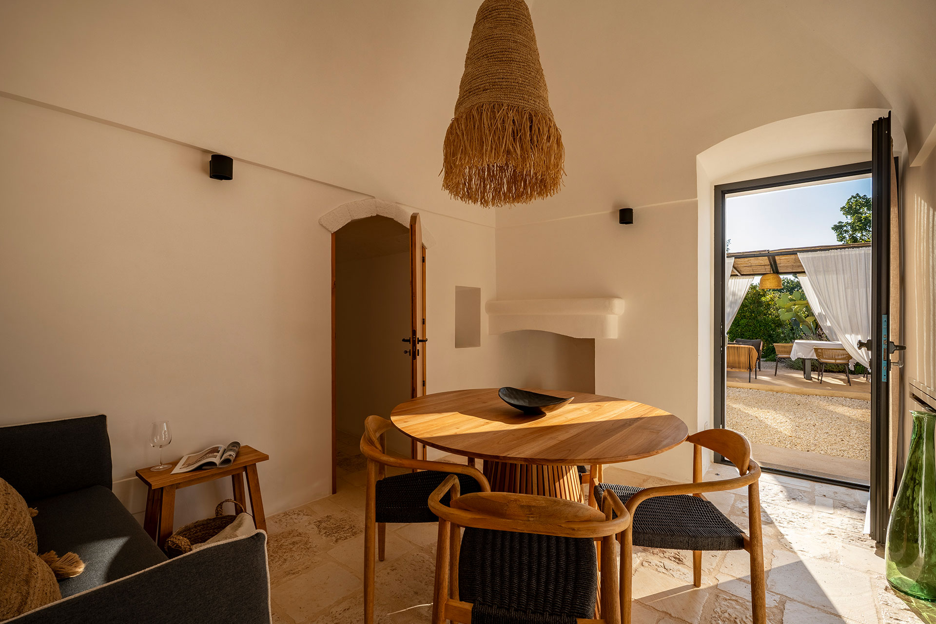 trulli-petramyrta_trullo_puglia-italy_interior-dining.jpg