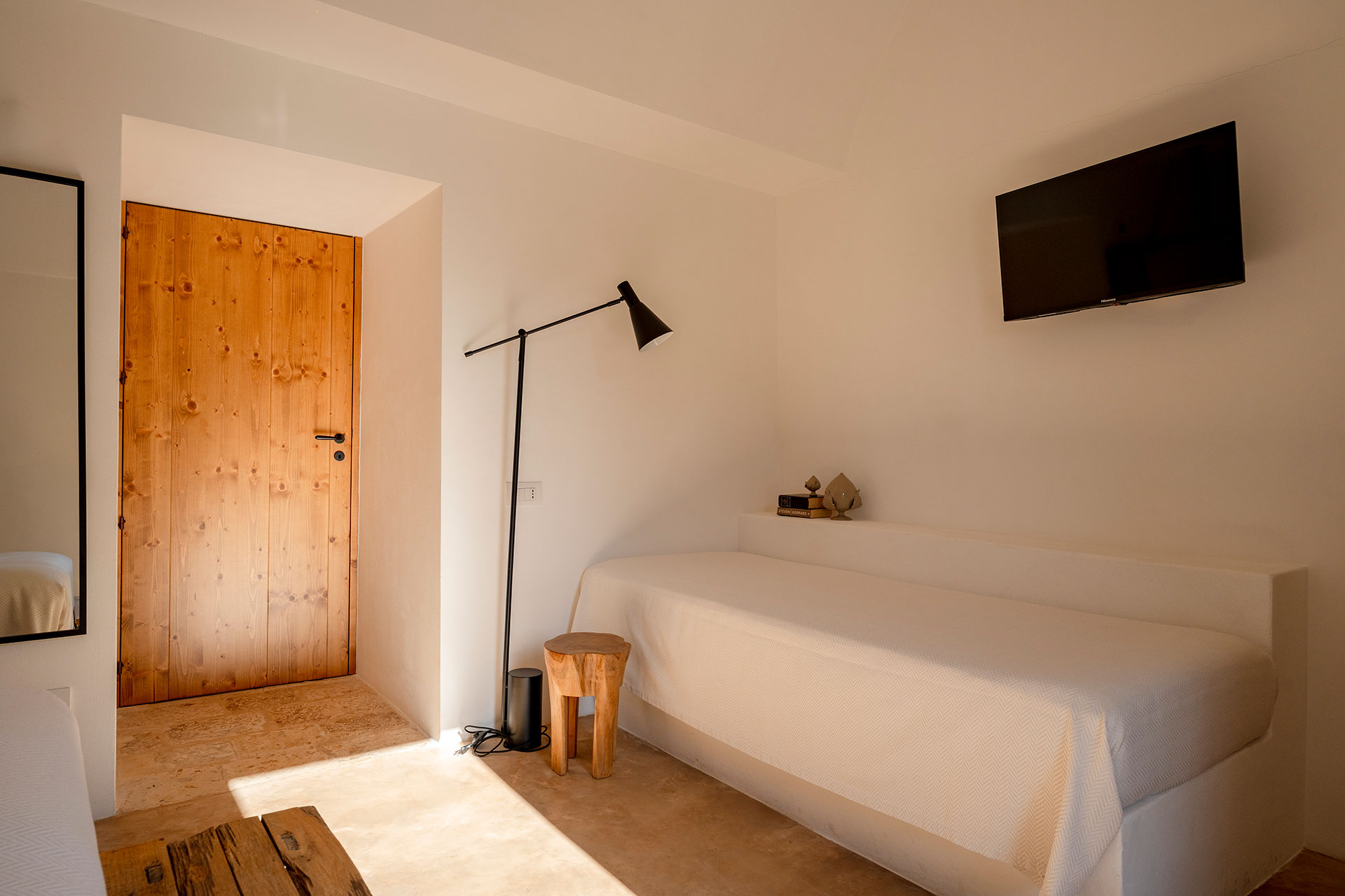 trulli-petramyrta_trullo_puglia-italy_interior-sofa.jpg