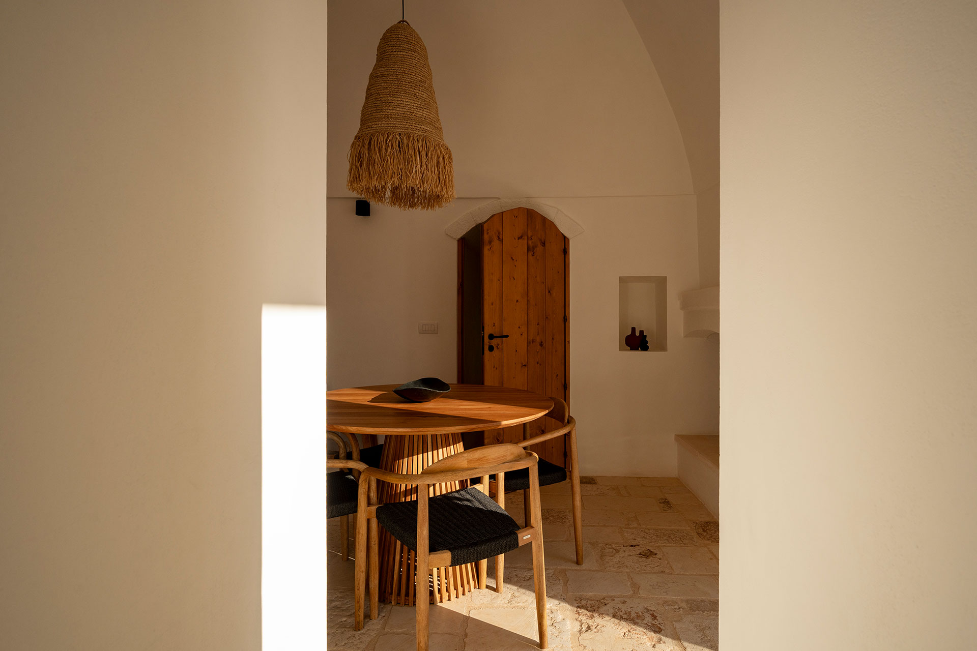 trulli-petramyrta_trullo_puglia-italy_interior-table-design.jpg