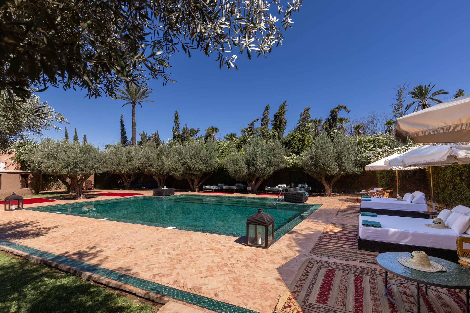 ezzahra_estate_marrakech-morocco_villa-Azzaytouna_exterior-pool-view.jpg
