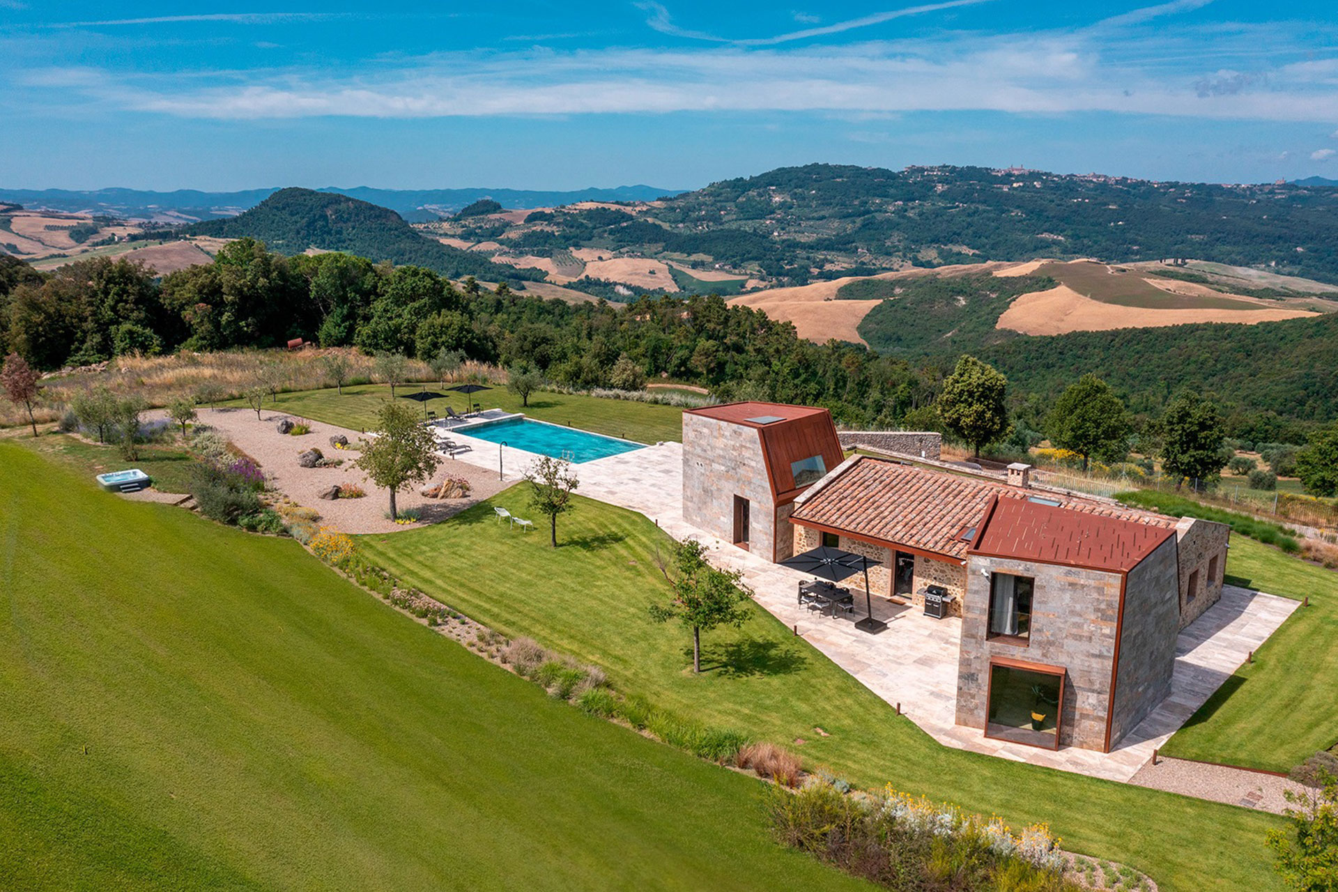 villa-volterra_country-house_tuscany-italy_exterior-drone-view.jpg
