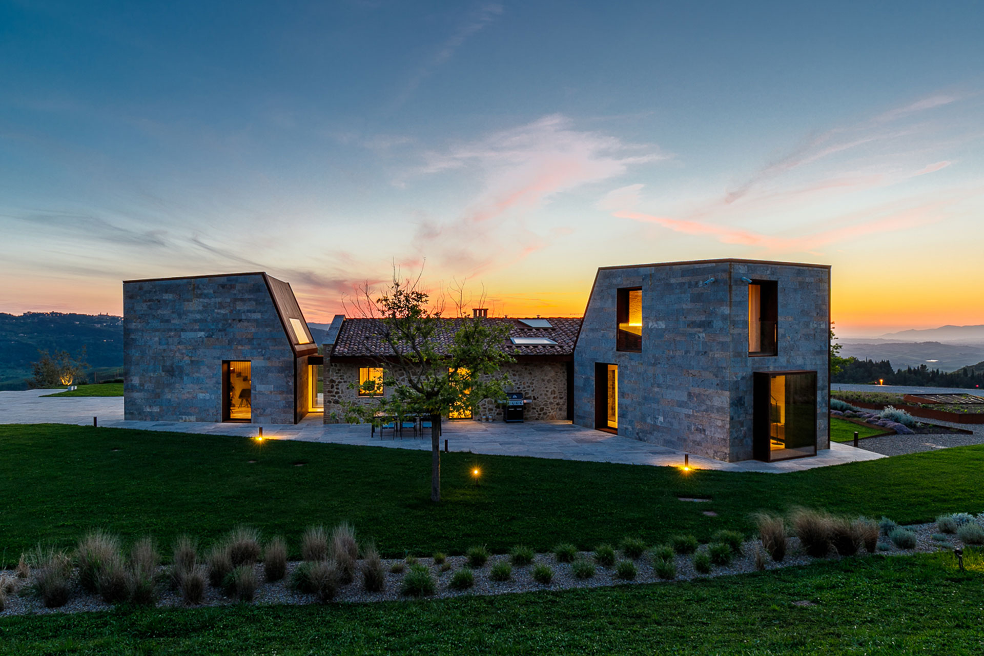 villa-volterra_country-house_tuscany-italy_exterior-facade.jpg