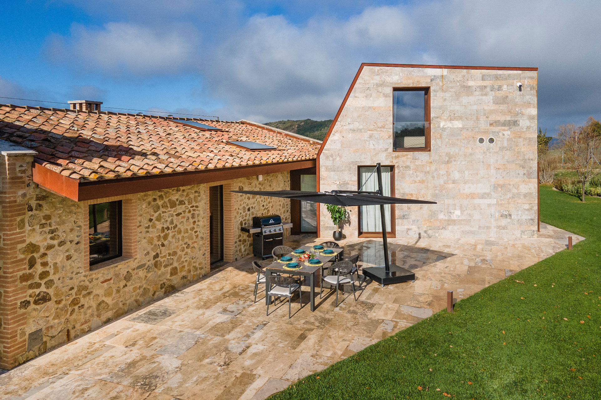 villa-volterra_country-house_tuscany-italy_exterior-facade-architecture.jpg