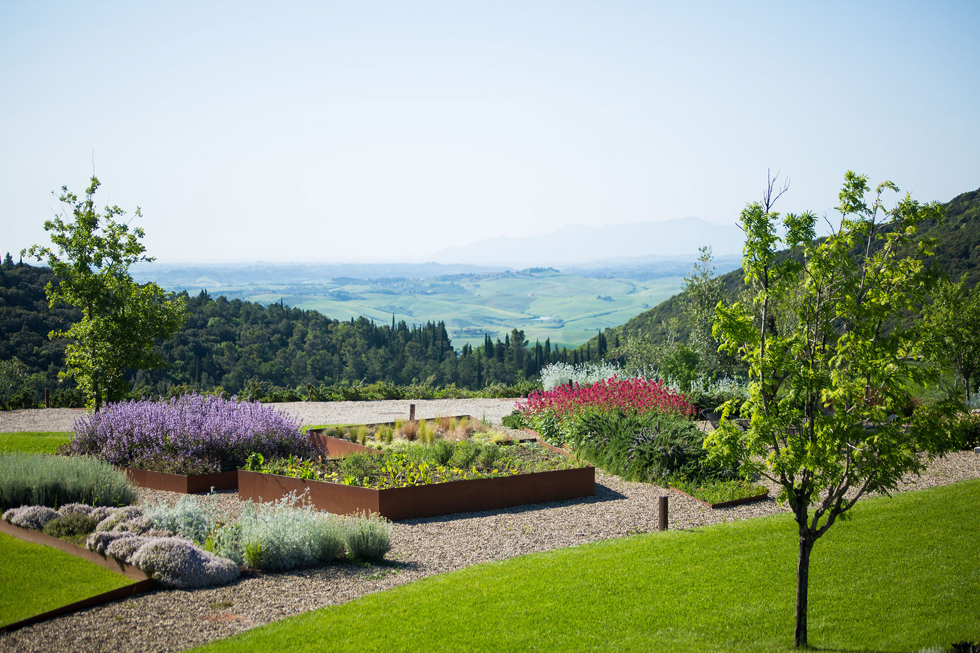 villa-volterra_country-house_tuscany-italy_exterior-flowers.jpg