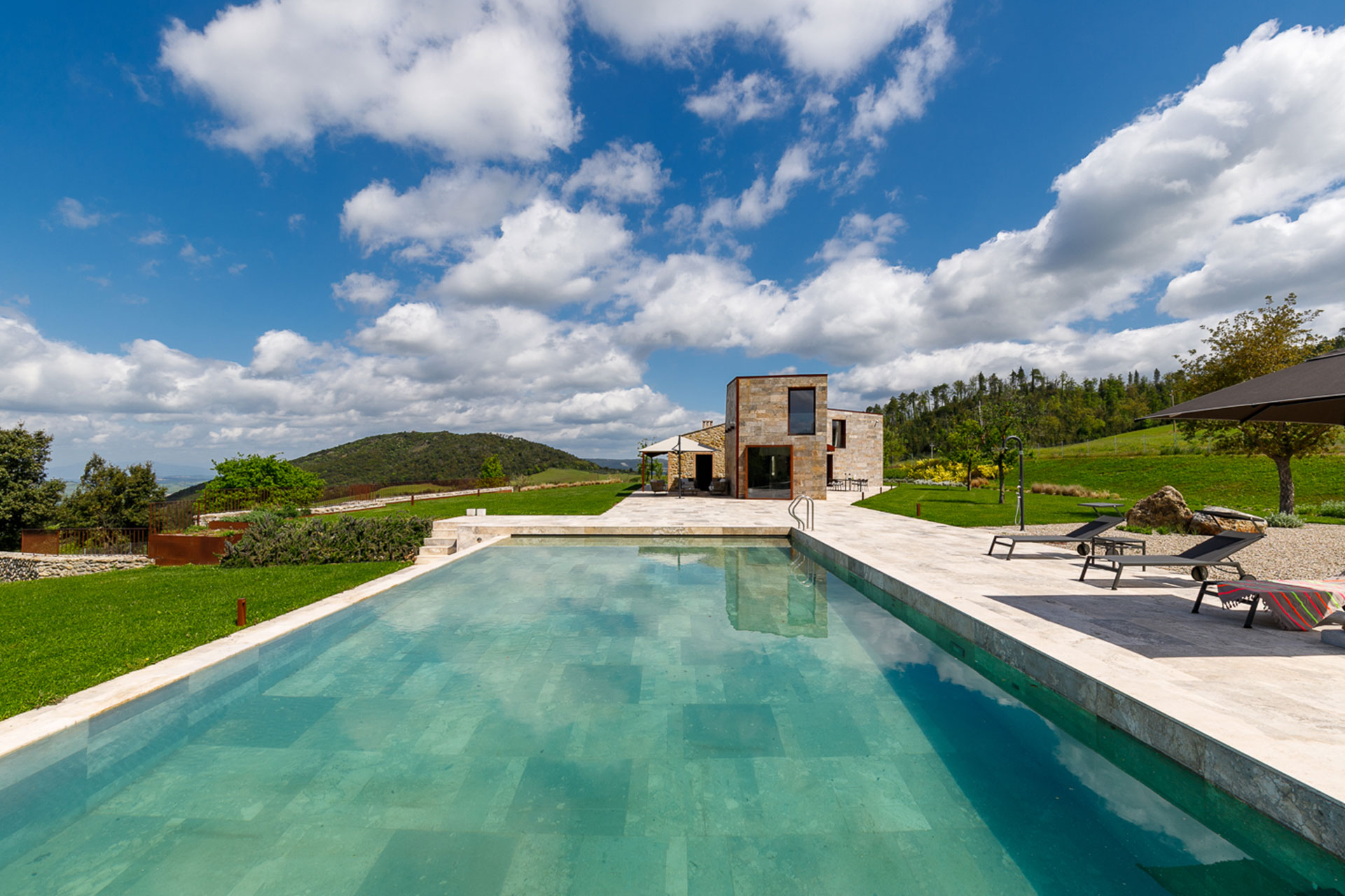 villa-volterra_country-house_tuscany-italy_exterior-pool-design.jpg