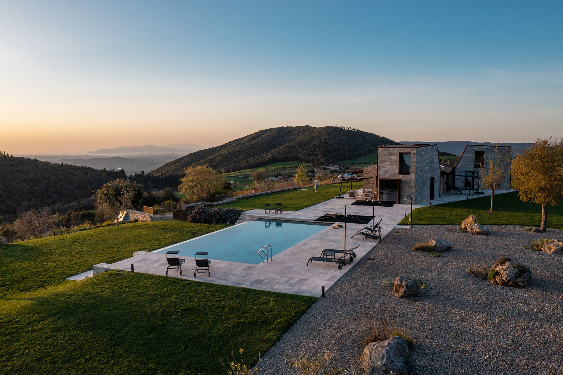 villa-volterra_country-house_tuscany-italy_exterior-sunset-view.jpg