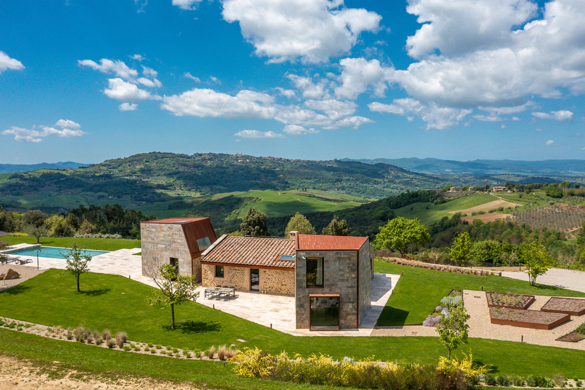 villa-volterra_country-house_tuscany-italy_exterior-view.jpg