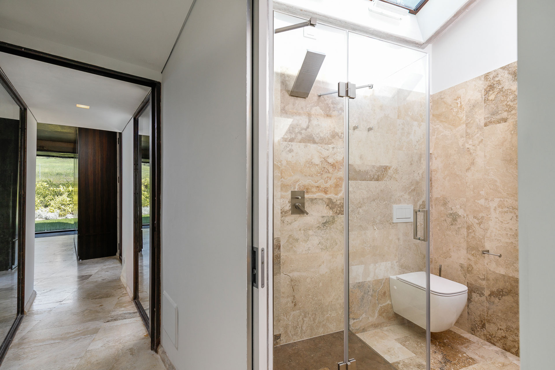 villa-volterra_country-house_tuscany-italy_interior-bath-room-master.jpg