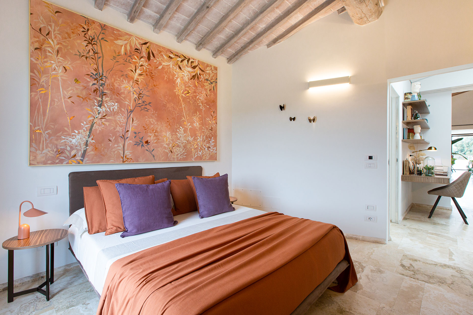 villa-volterra_country-house_tuscany-italy_interior-bed-room-terra.jpg
