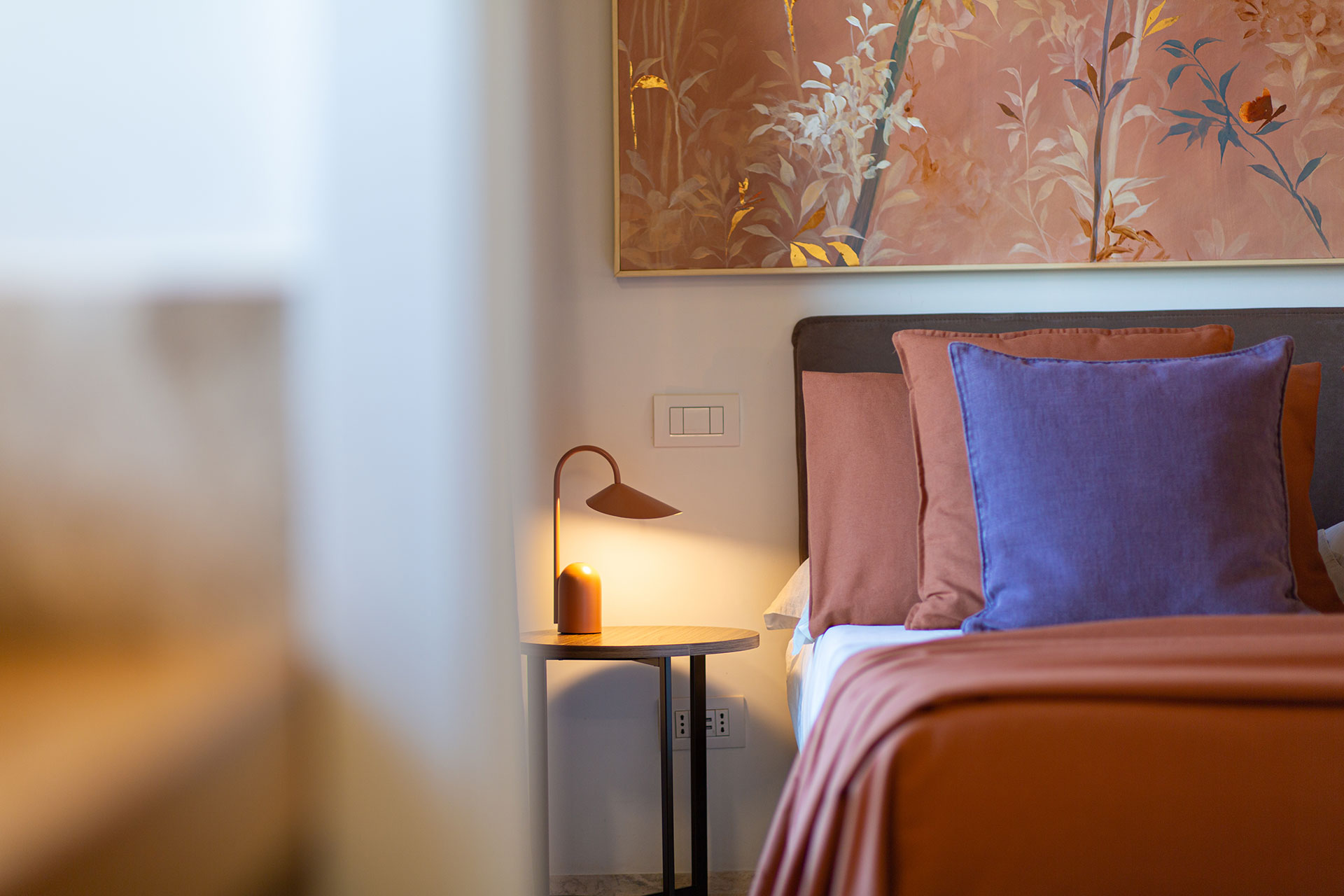 villa-volterra_country-house_tuscany-italy_interior-bed-terra.jpg