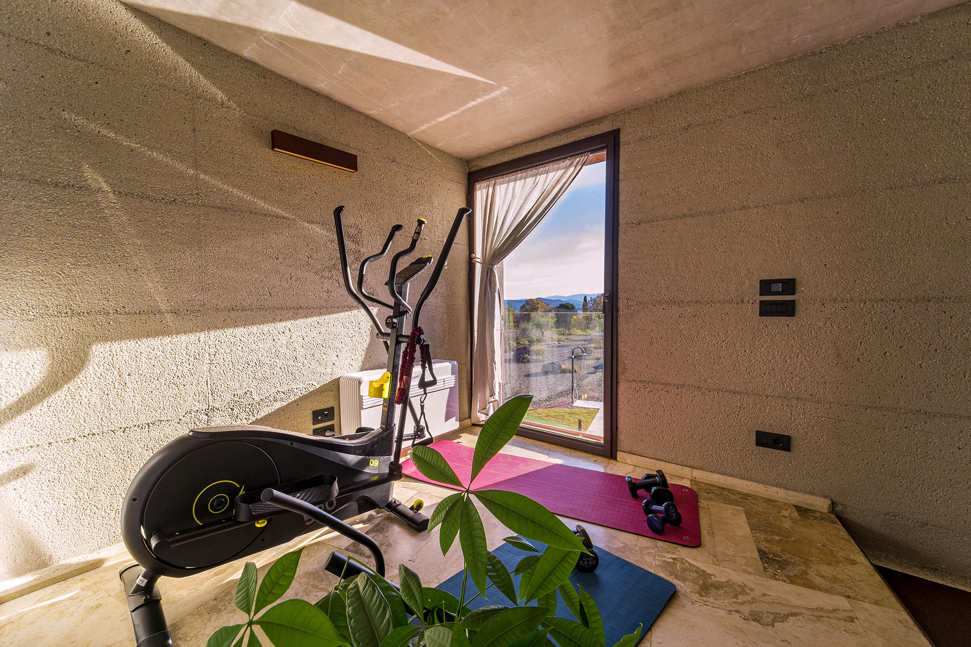 villa-volterra_country-house_tuscany-italy_interior-gym.jpg