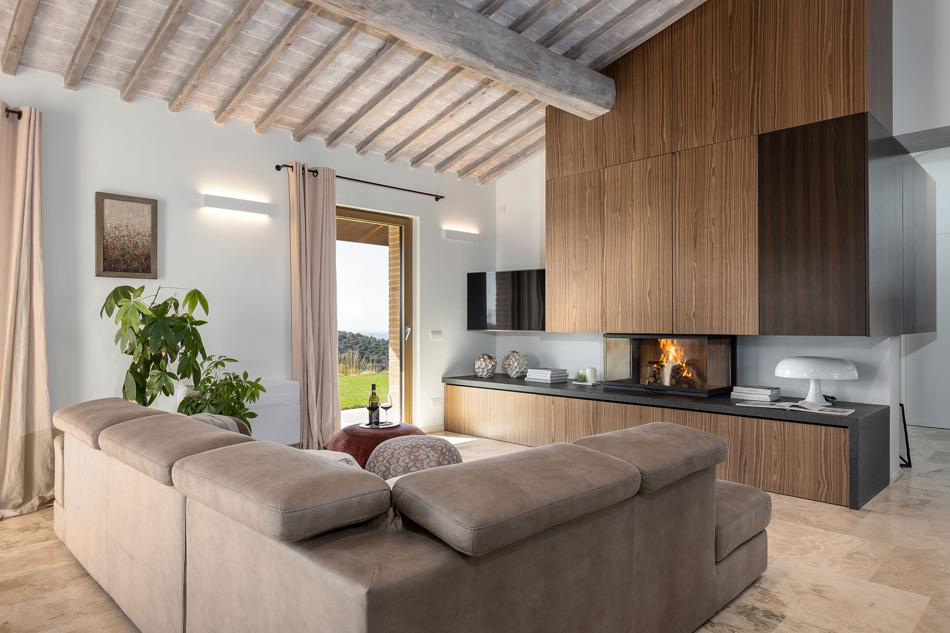 villa-volterra_country-house_tuscany-italy_interior-sofa-desing.jpg
