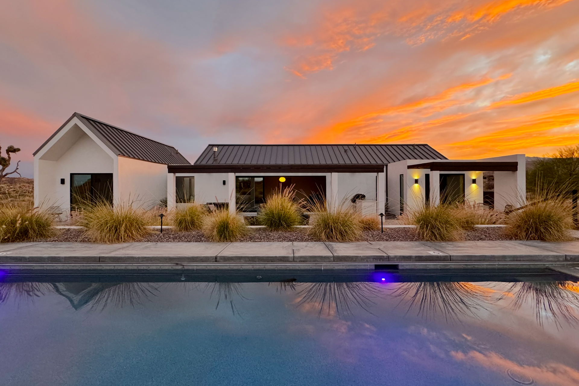 poppy-ranch_house_california-usa_exterior-sunset-pool.jpg