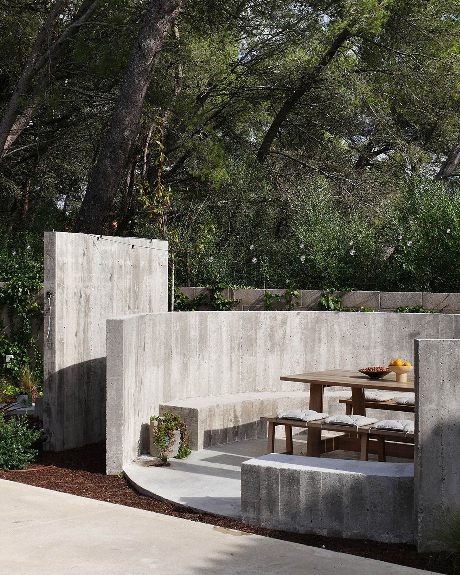 the-untitled-house_house_lisbon-portugal_exterior-terrace.jpg