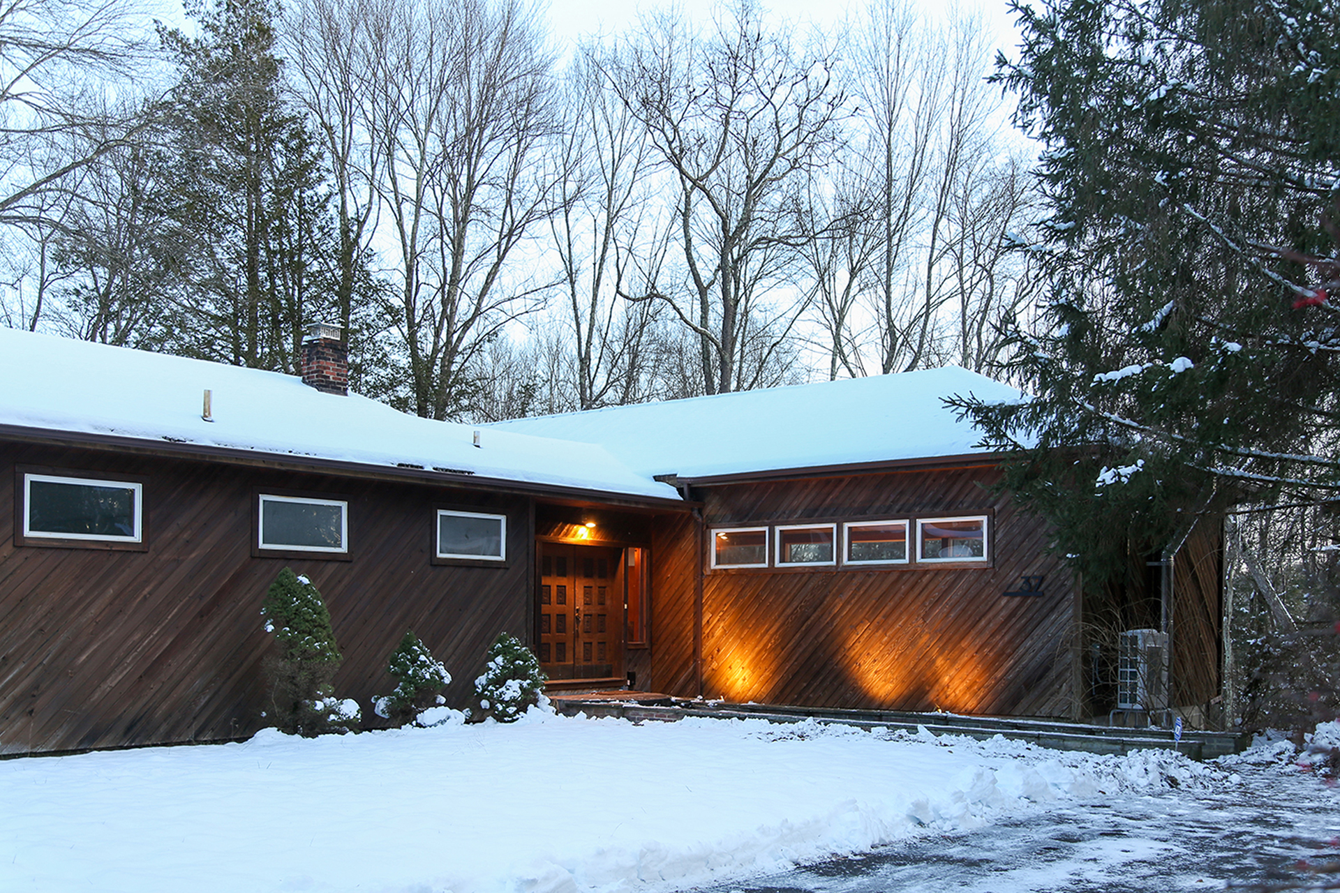 the-hurley_house_hurleyville-new-york-usa_exterior-snow.jpg