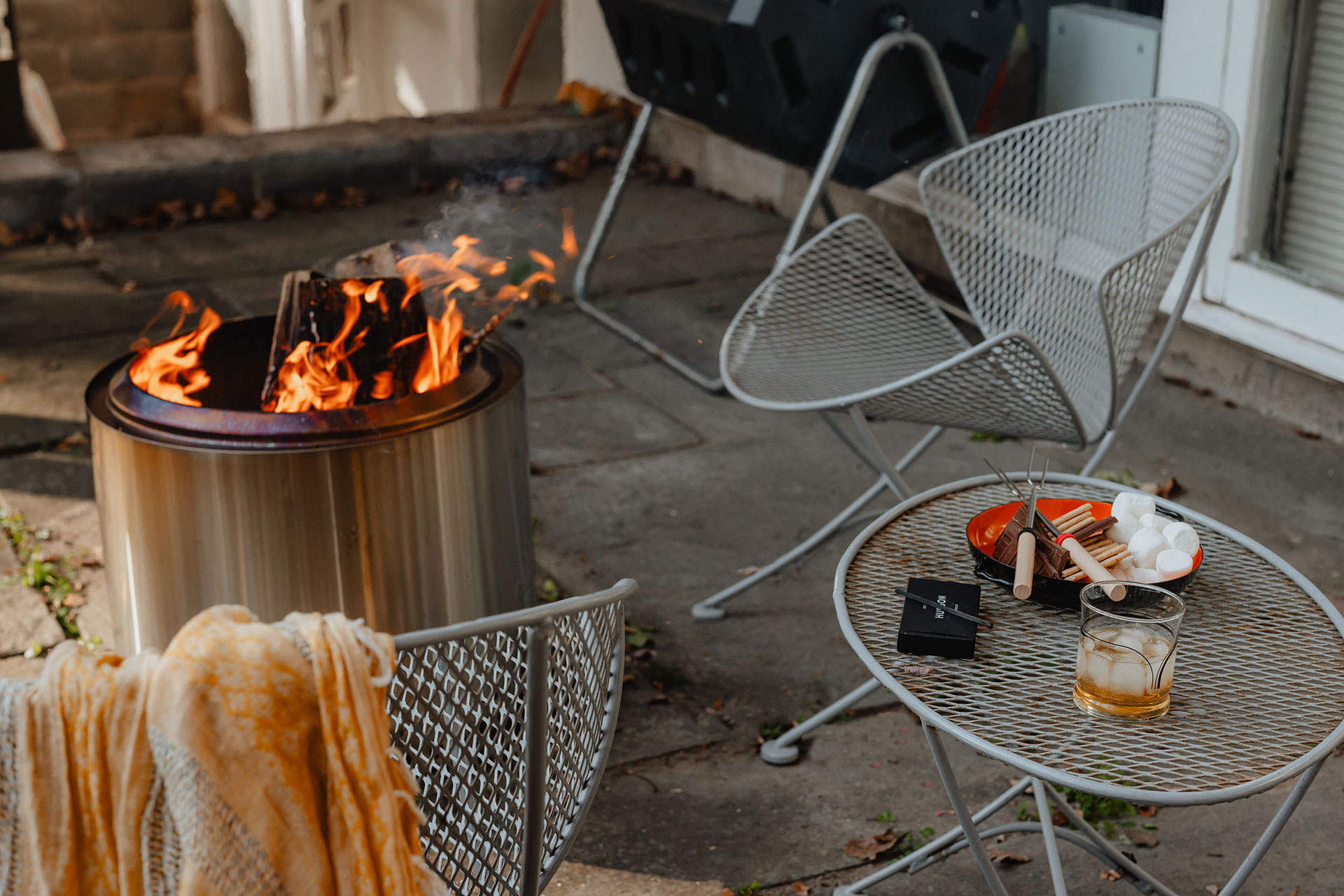 the-hurley_house_new-york-usa_exterior-fireplace.jpg