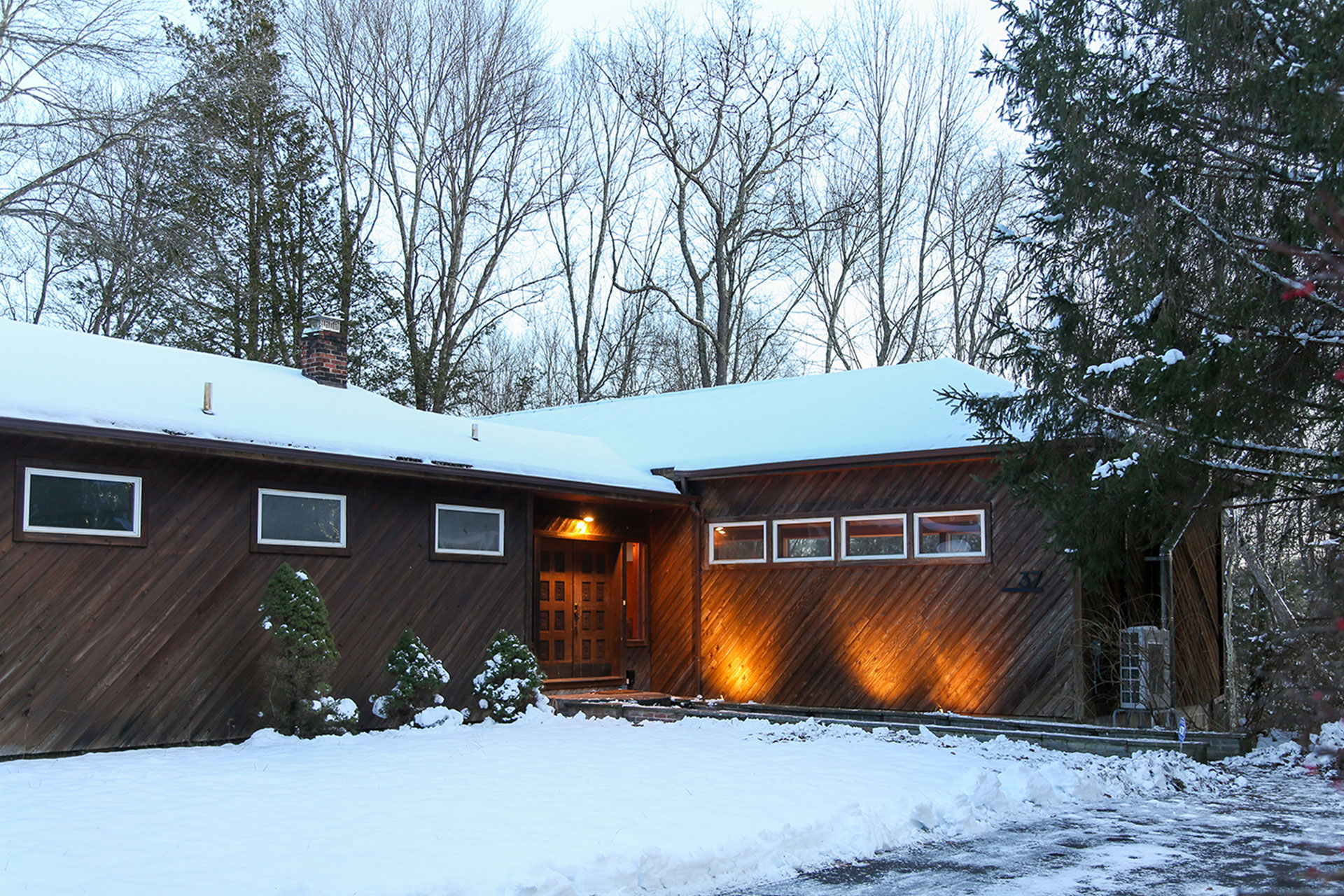 the-hurley_house_new-york-usa_exterior-snow.jpg