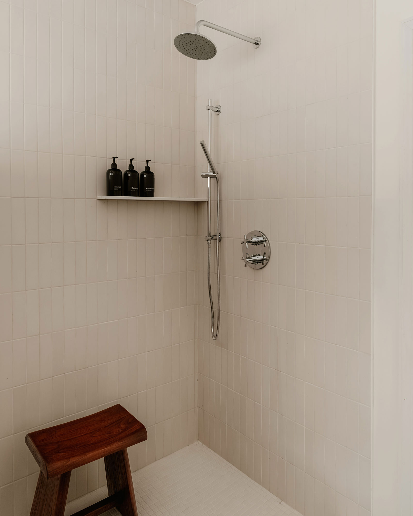 the-hurley_house_new-york-usa_interior-bathroom-shower.jpg