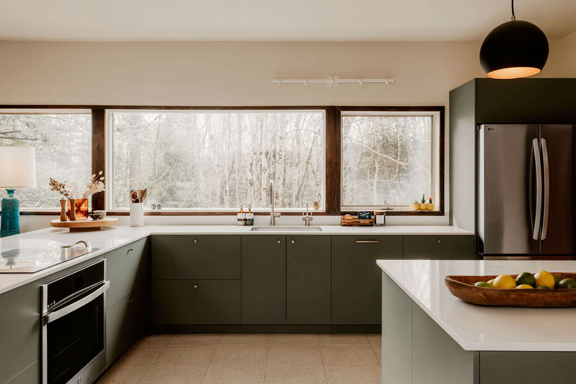 the-hurley_house_new-york-usa_interior-kitchen-window.jpg