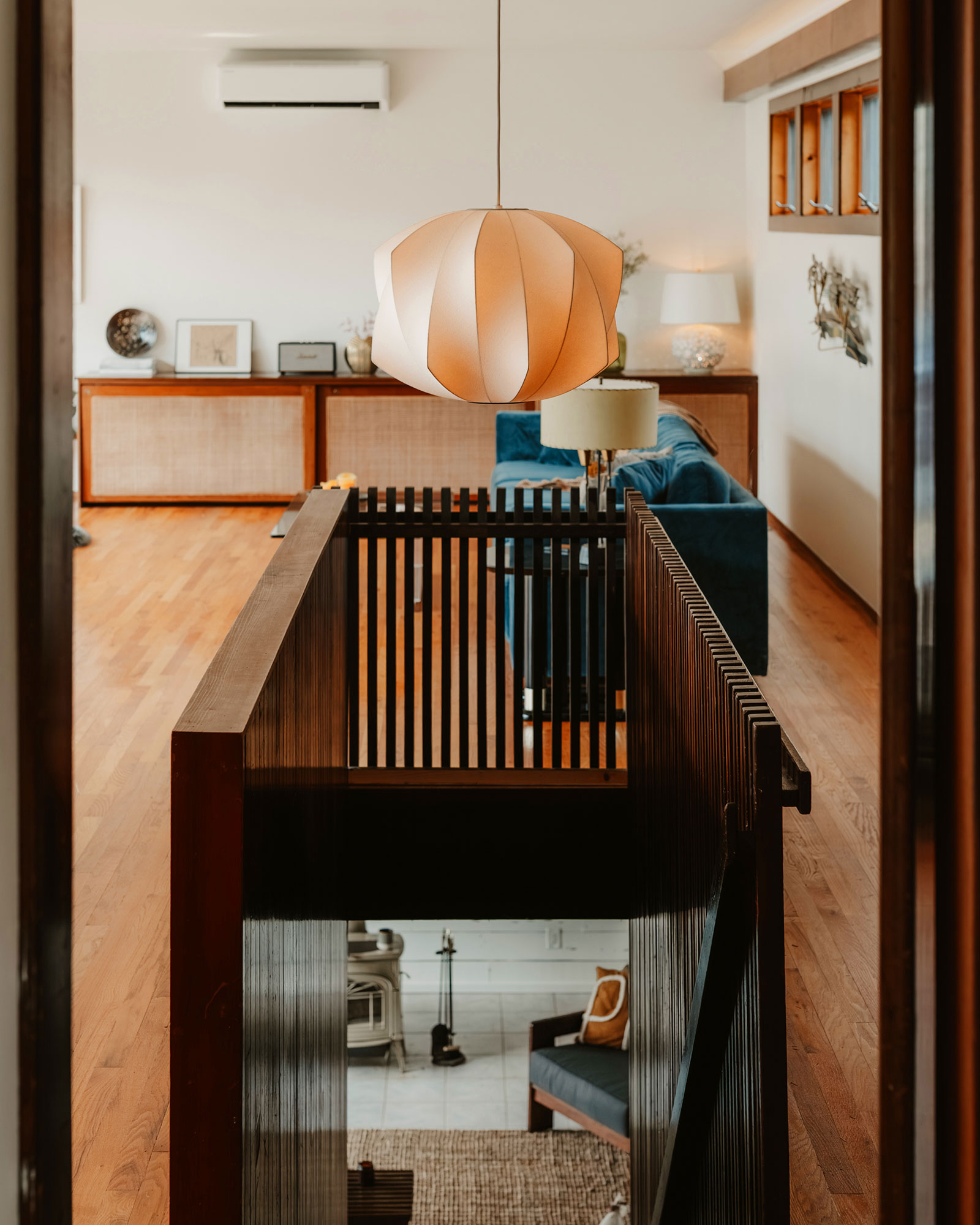 the-hurley_house_new-york-usa_interior-stairs.jpg