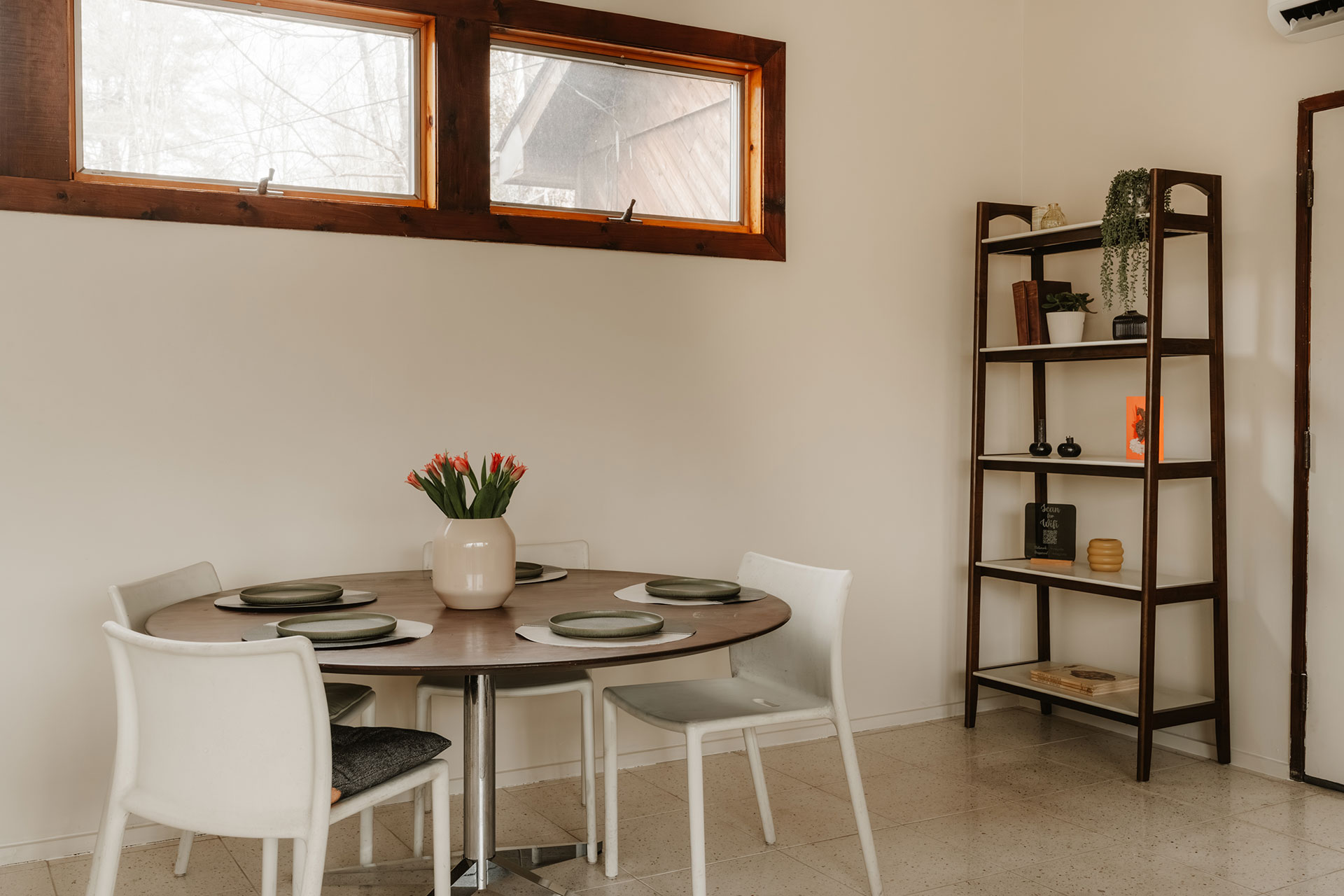 the-hurley_house_new-york-usa_interior-table.jpg
