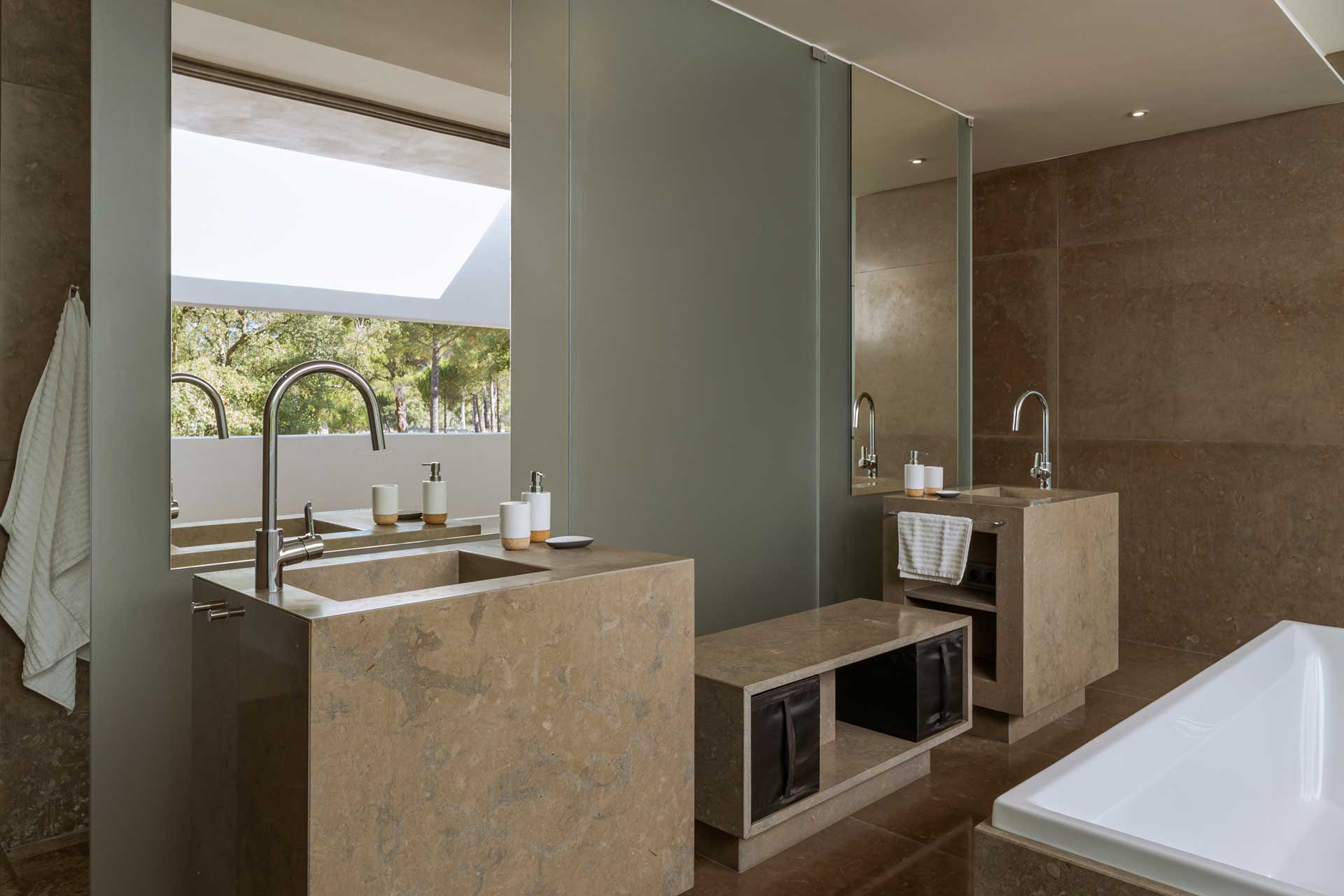 villa-magnolia_villa_comporta-setubal-portugal_interior-bathroom.jpg