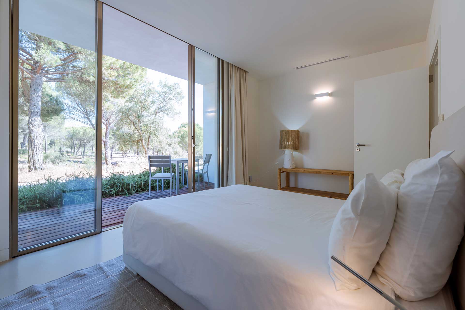 villa-magnolia_villa_comporta-setubal-portugal_interior-bed.jpg