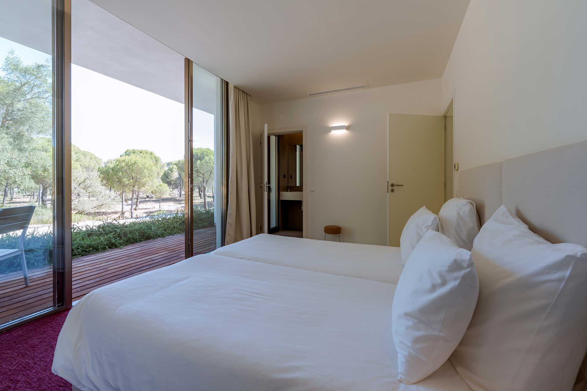 villa-magnolia_villa_comporta-setubal-portugal_interior-bed-room-view.jpg