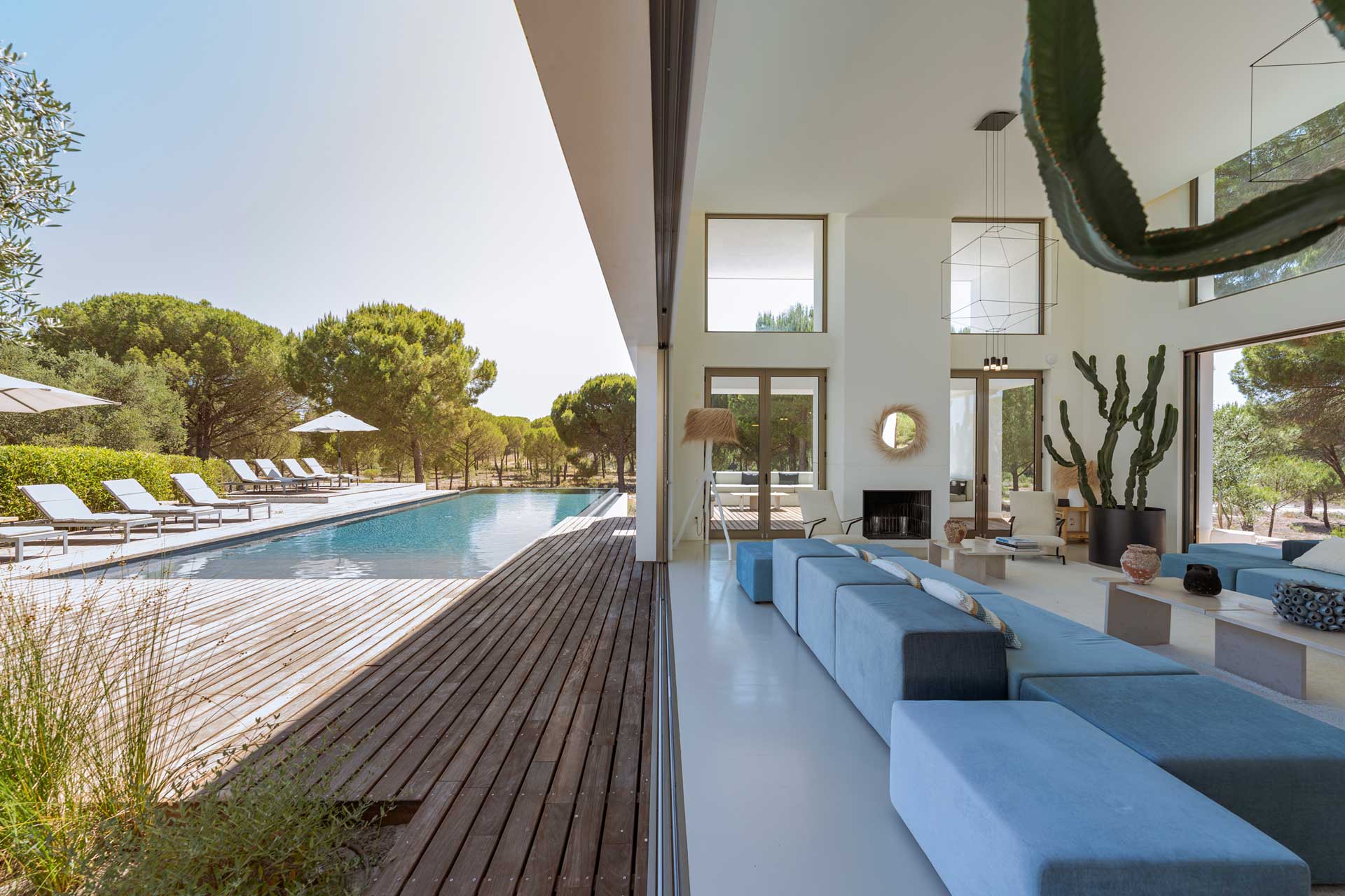 villa-magnolia_villa_comporta-setubal-portugal_interior-pool-terrace.jpg