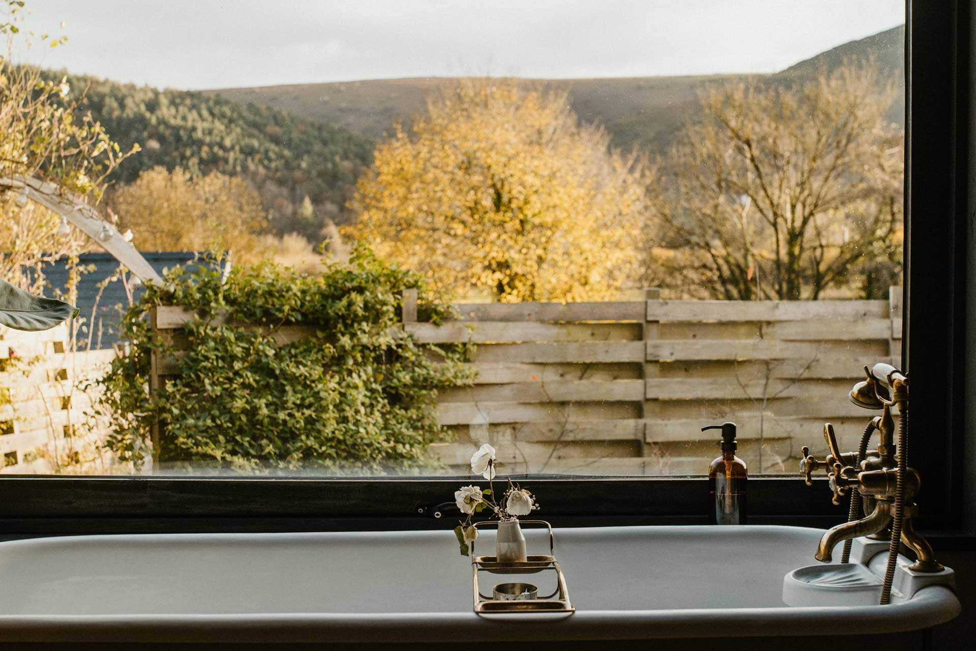 hergest-lee_cabin_wales-united-kingdom_cabin-interior.jpg