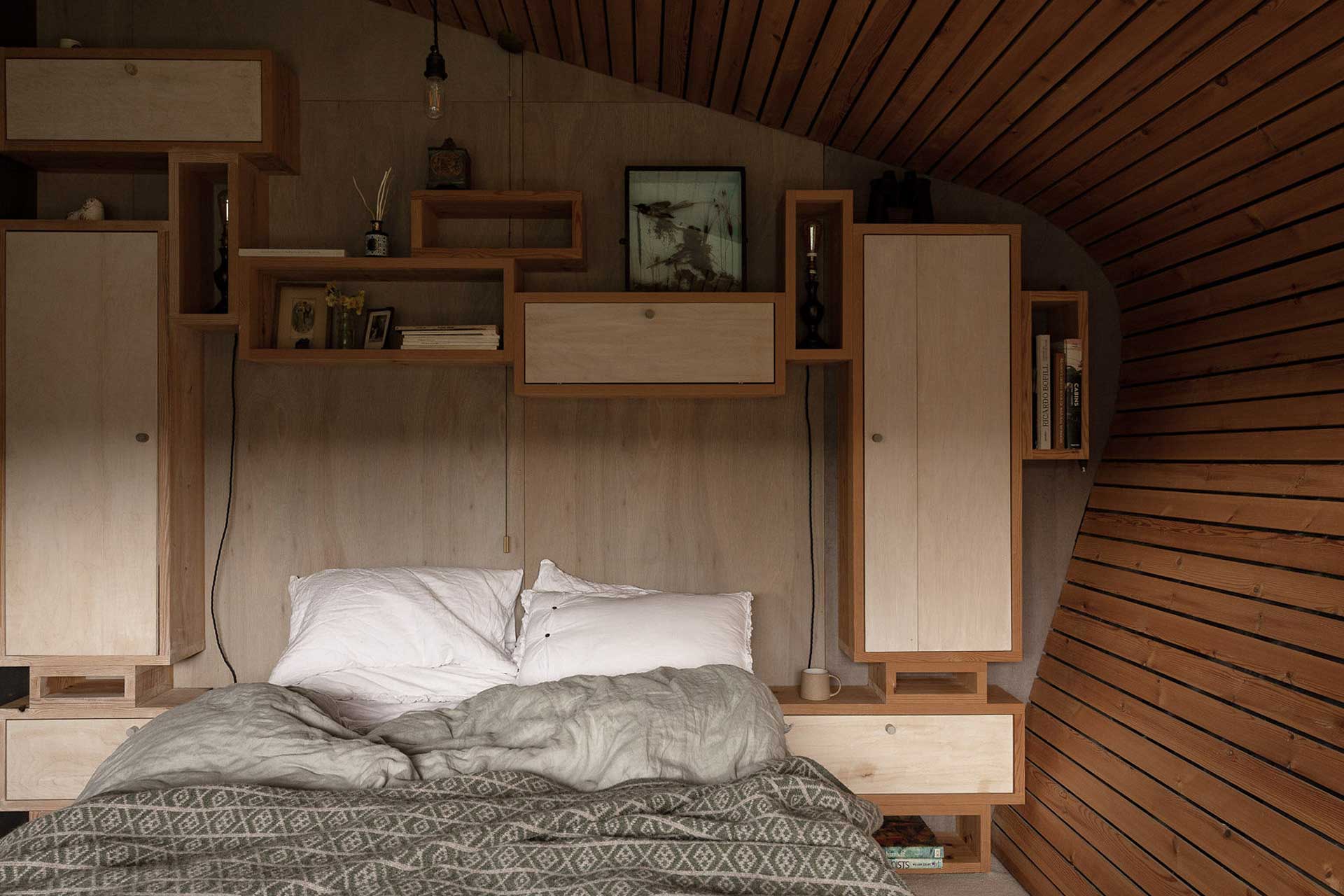 hergest-lee_cabin_wales-united-kingdom_cabin-interior-bed.jpg