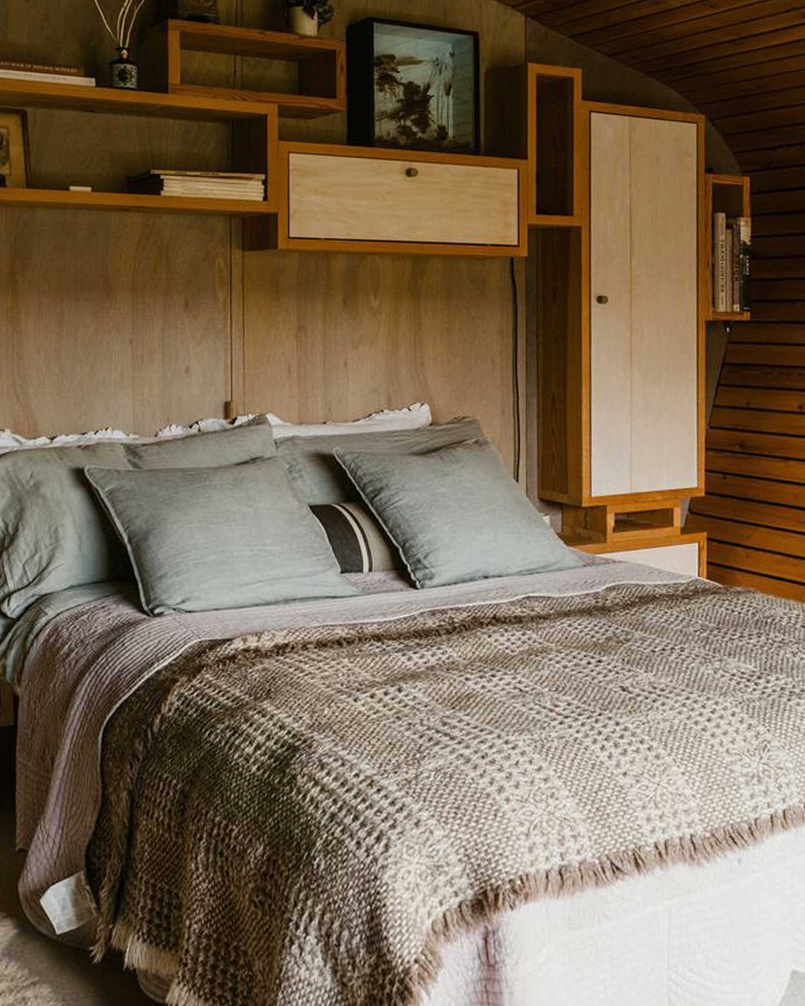 hergest-lee_cabin_wales-united-kingdom_cabin-interior-bed-room.jpg