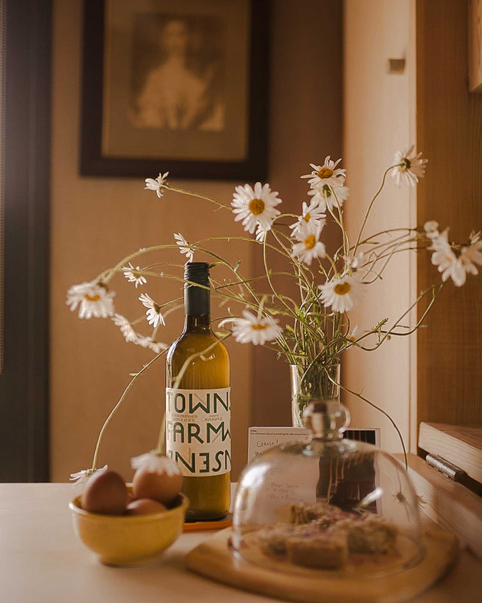 hergest-lee_cabin_wales-united-kingdom_cabin-interior-flower.jpg