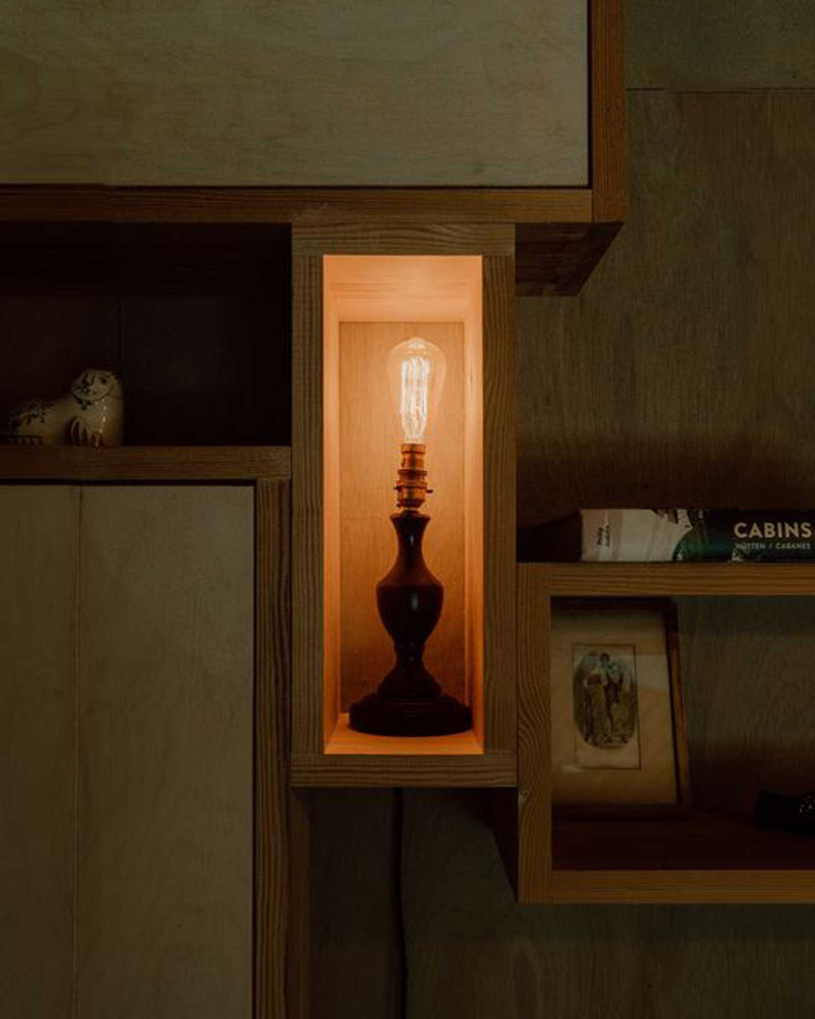 hergest-lee_cabin_wales-united-kingdom_cabin-interior-lamp.jpg