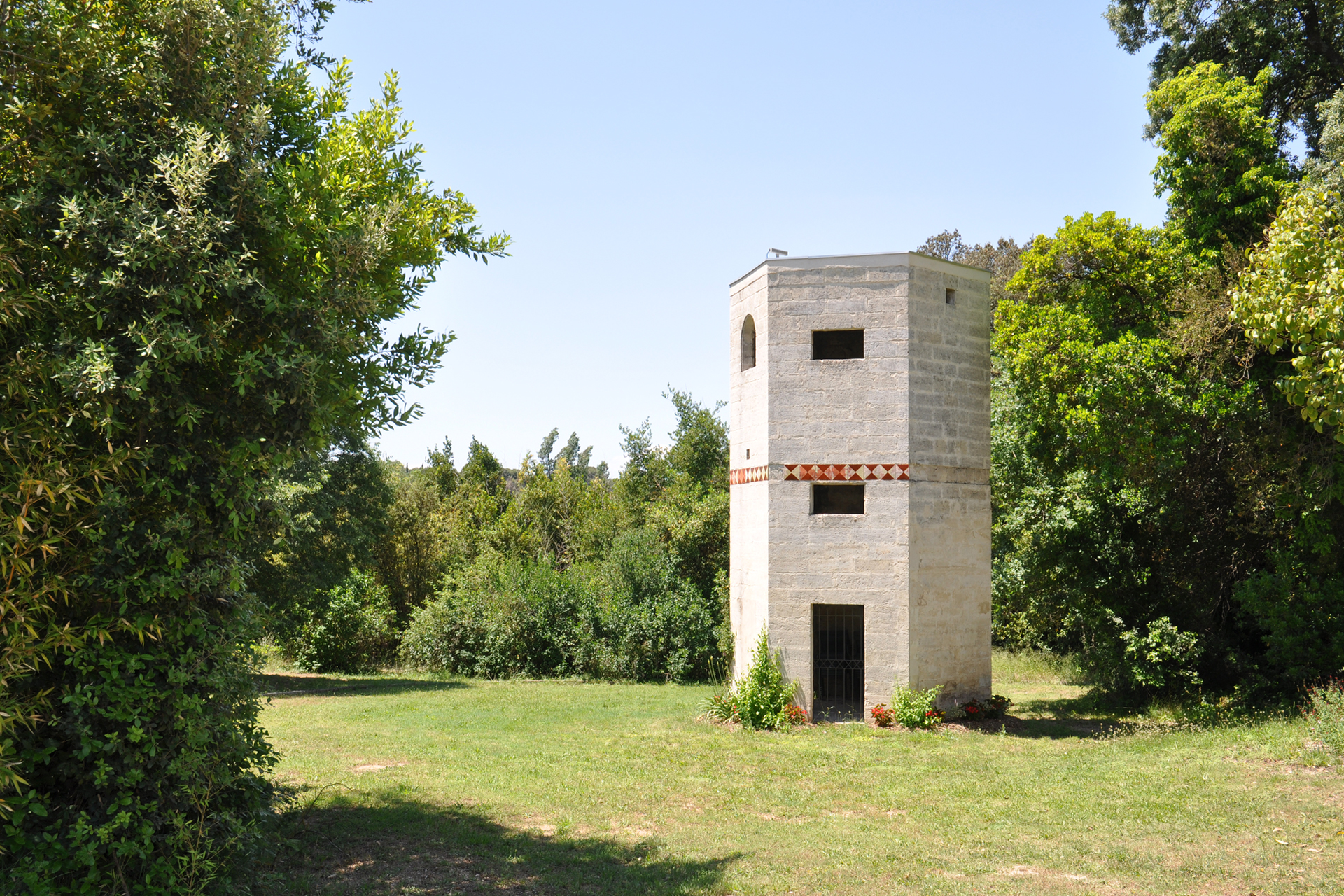 villa-rieucoulon_estate_france_exterior-tower.jpg