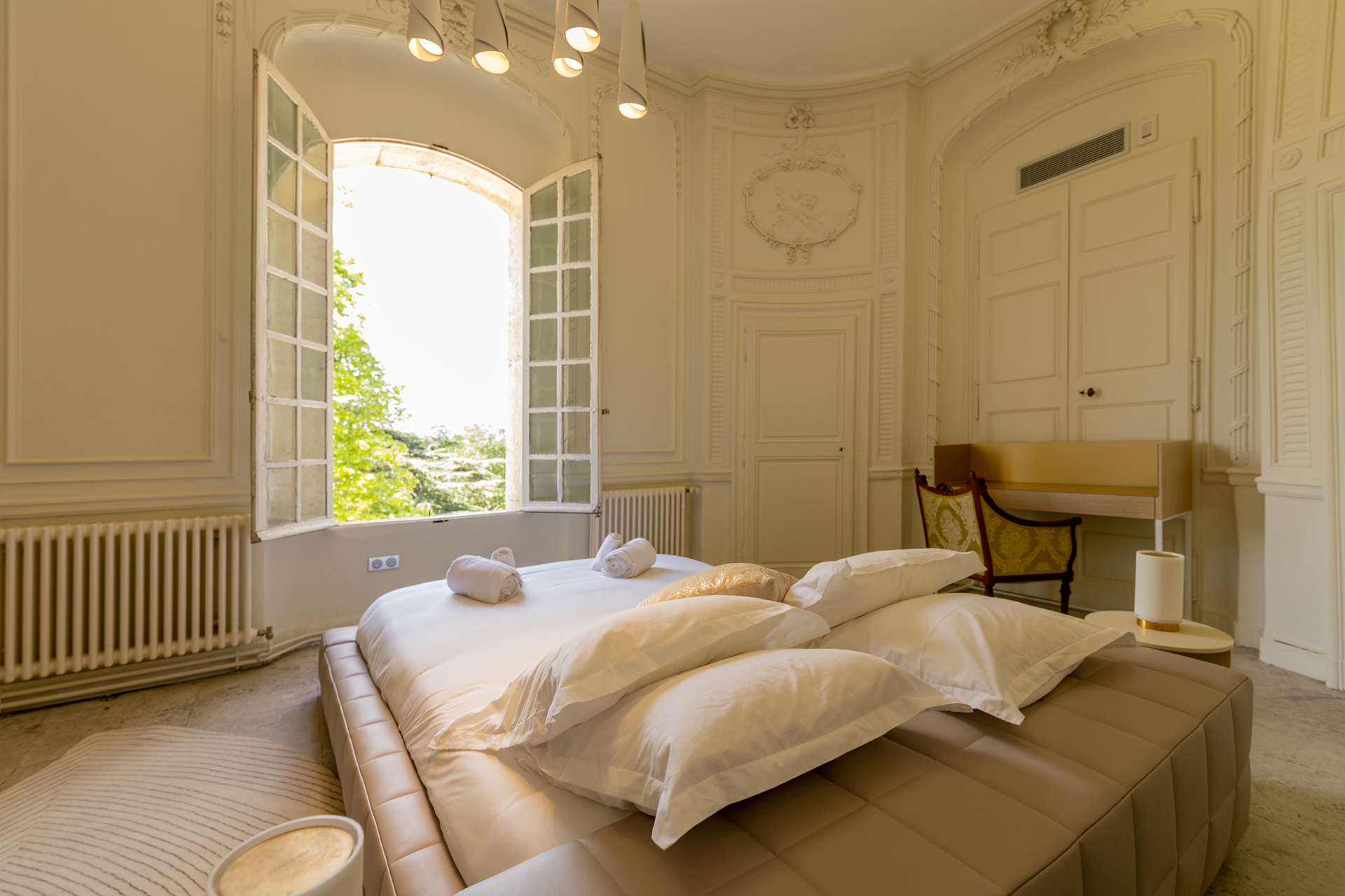 villa-rieucoulon_estate_france_interior-bed-room-window.jpg