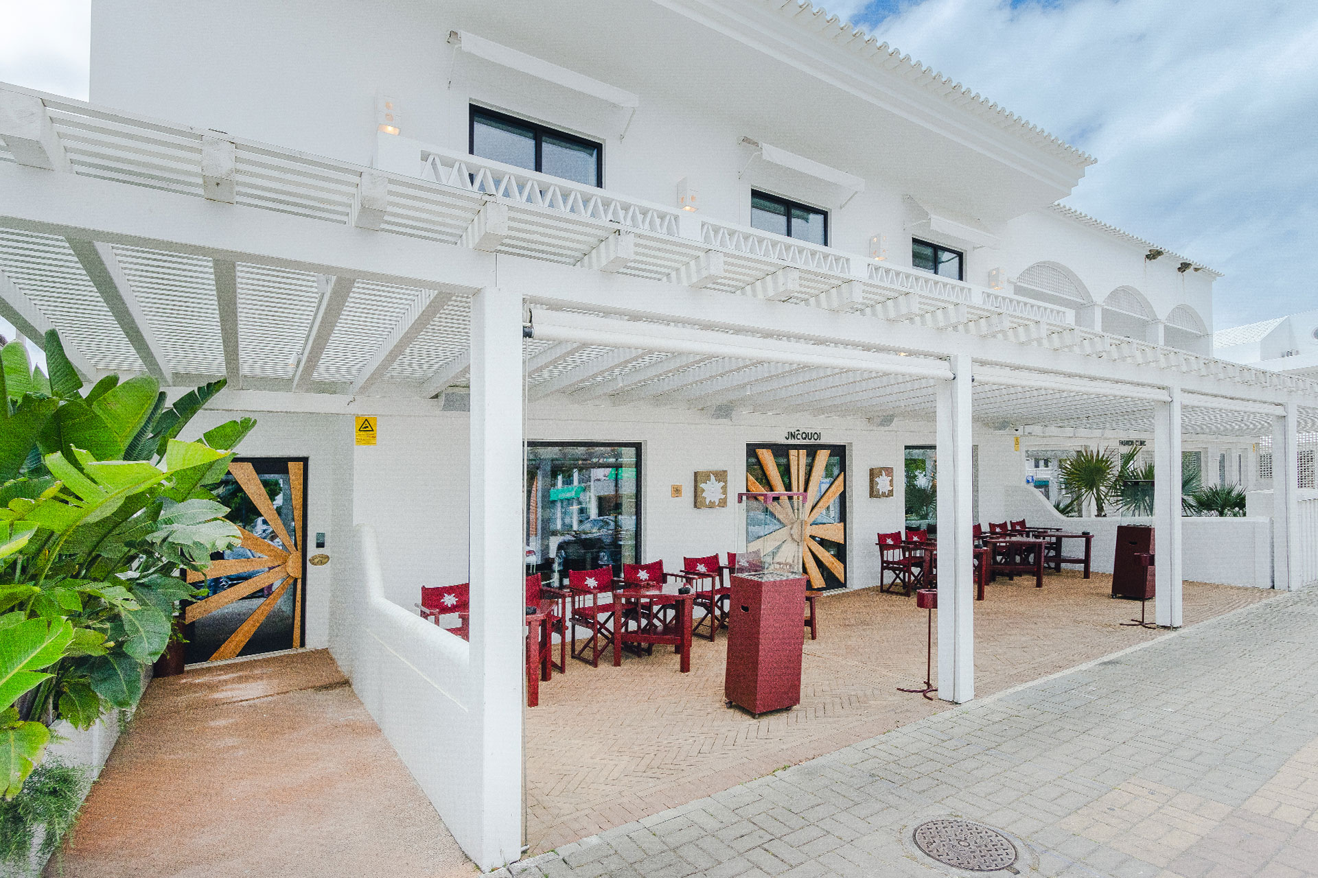 casa-alegra_house_Carvahal-setubal-portugal_exterior-street.jpg