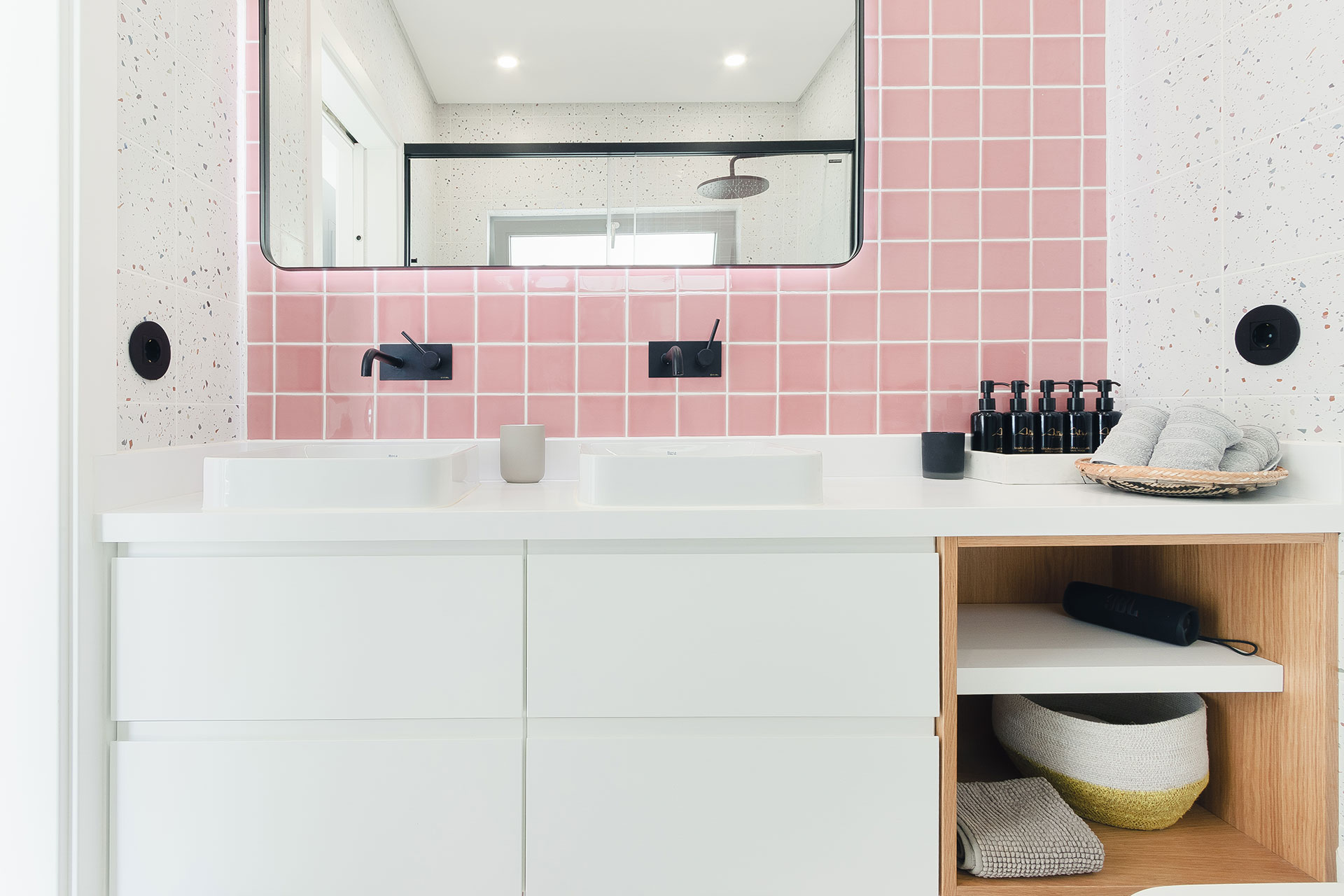 casa-alegra_house_Carvahal-setubal-portugal_interior-bathroom-detail.jpg