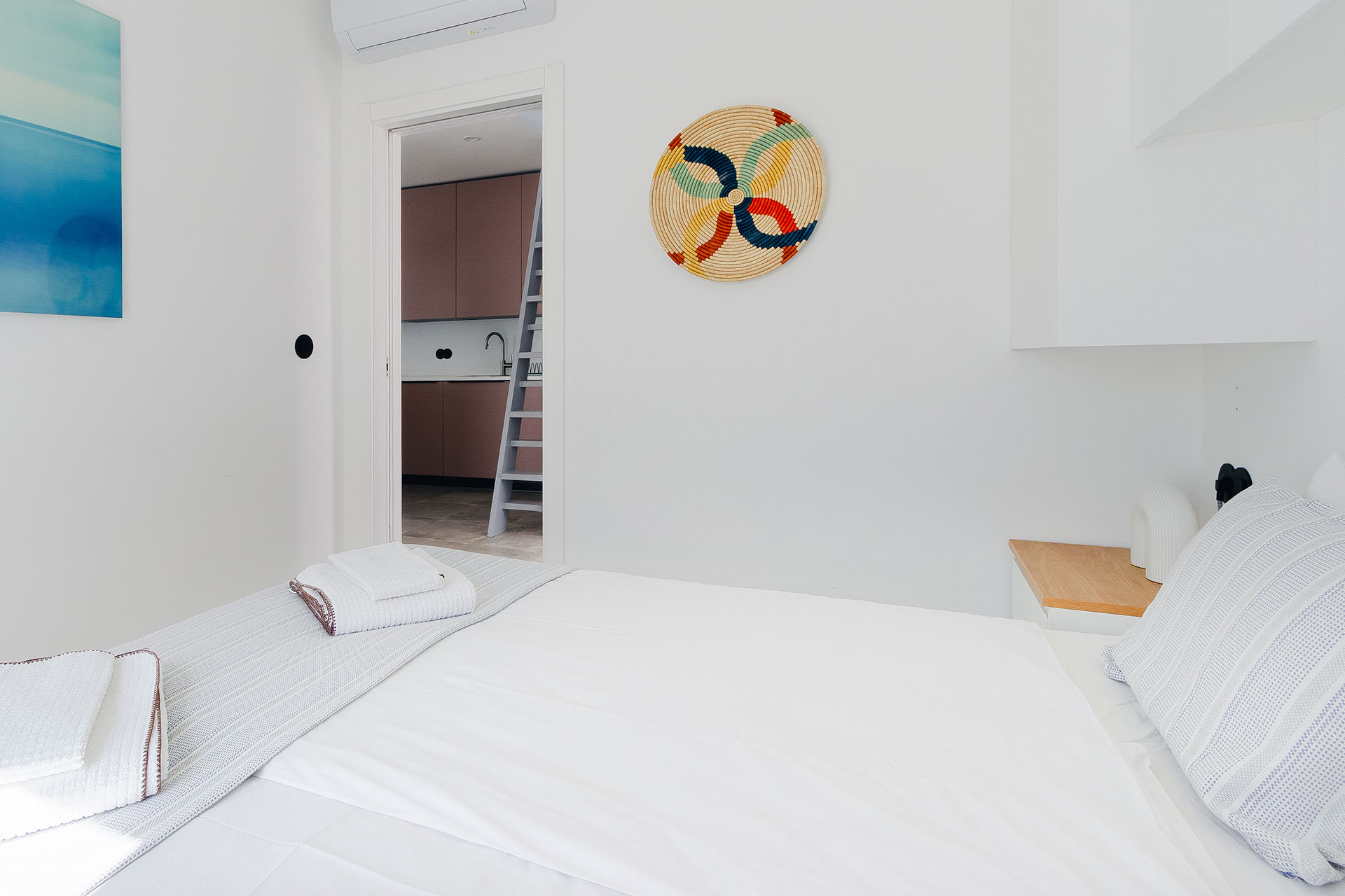 casa-alegra_house_Carvahal-setubal-portugal_interior-bedroom-decor.jpg